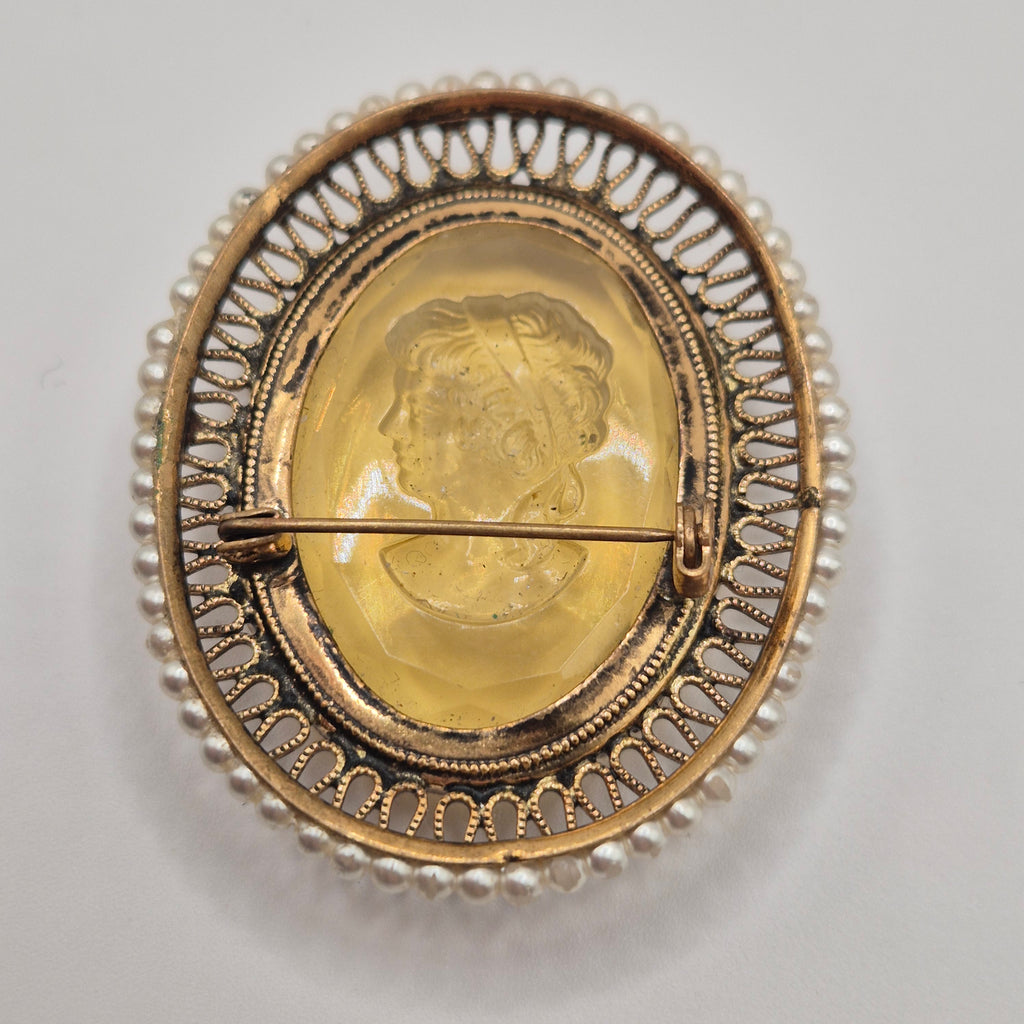 Große alte Glas Brosche mit Damenrelief Cameo Brosche Verschluss wackelig 5x6cm