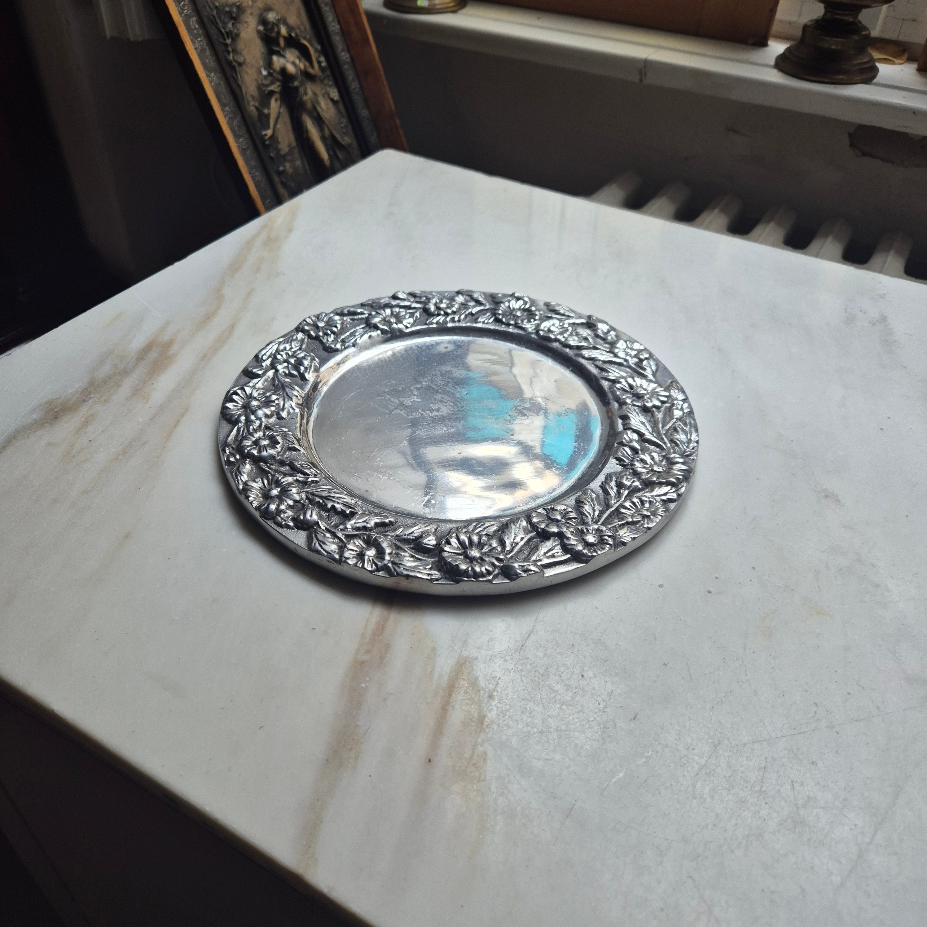 Vintage Metall Platte - Kerzenplatte - mit Blumereliefrand