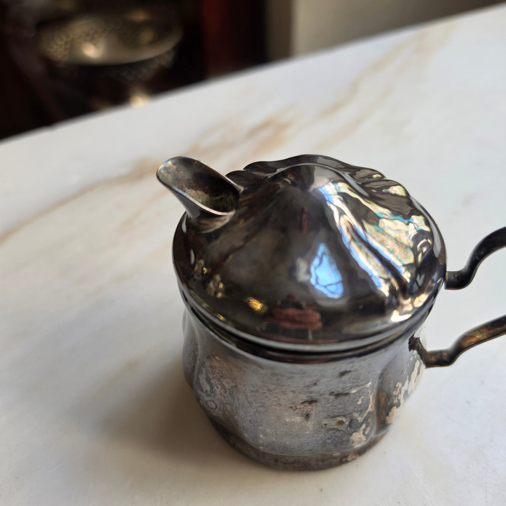 Altes versilbertes Milchkännchen Sahnekännchen Metall zum aufpolieren!