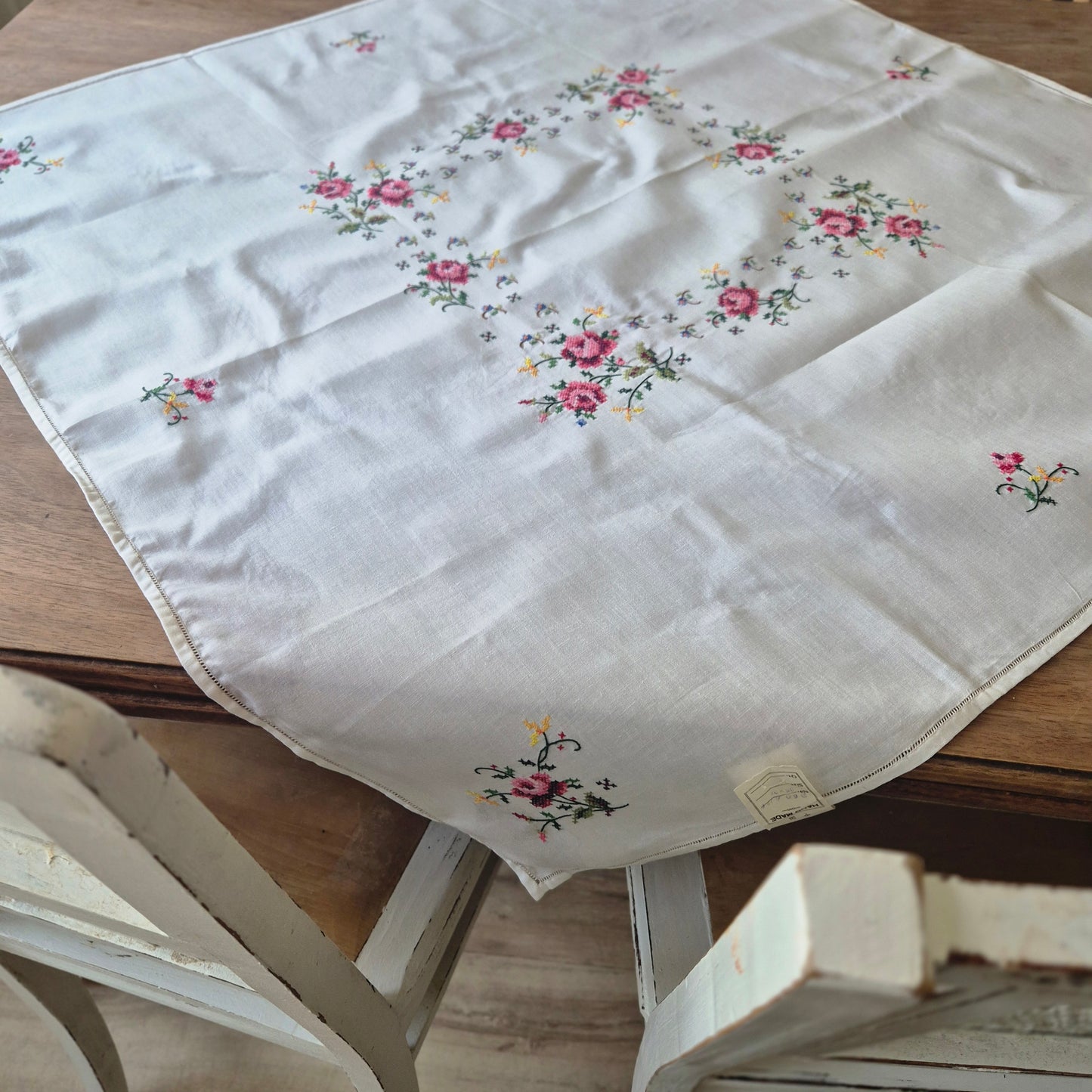 Vintage WEST GERMANY Tischdecke bestickt mit Rosen Handgemacht KADEWE 80x80cm