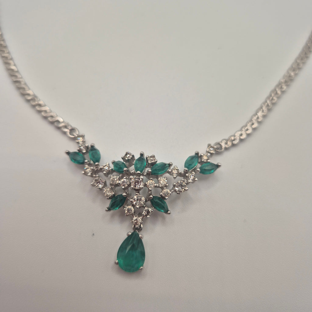 Prachtvolles Vintage-Collier – Smaragdgrüne Eleganz im Royal-Stil
