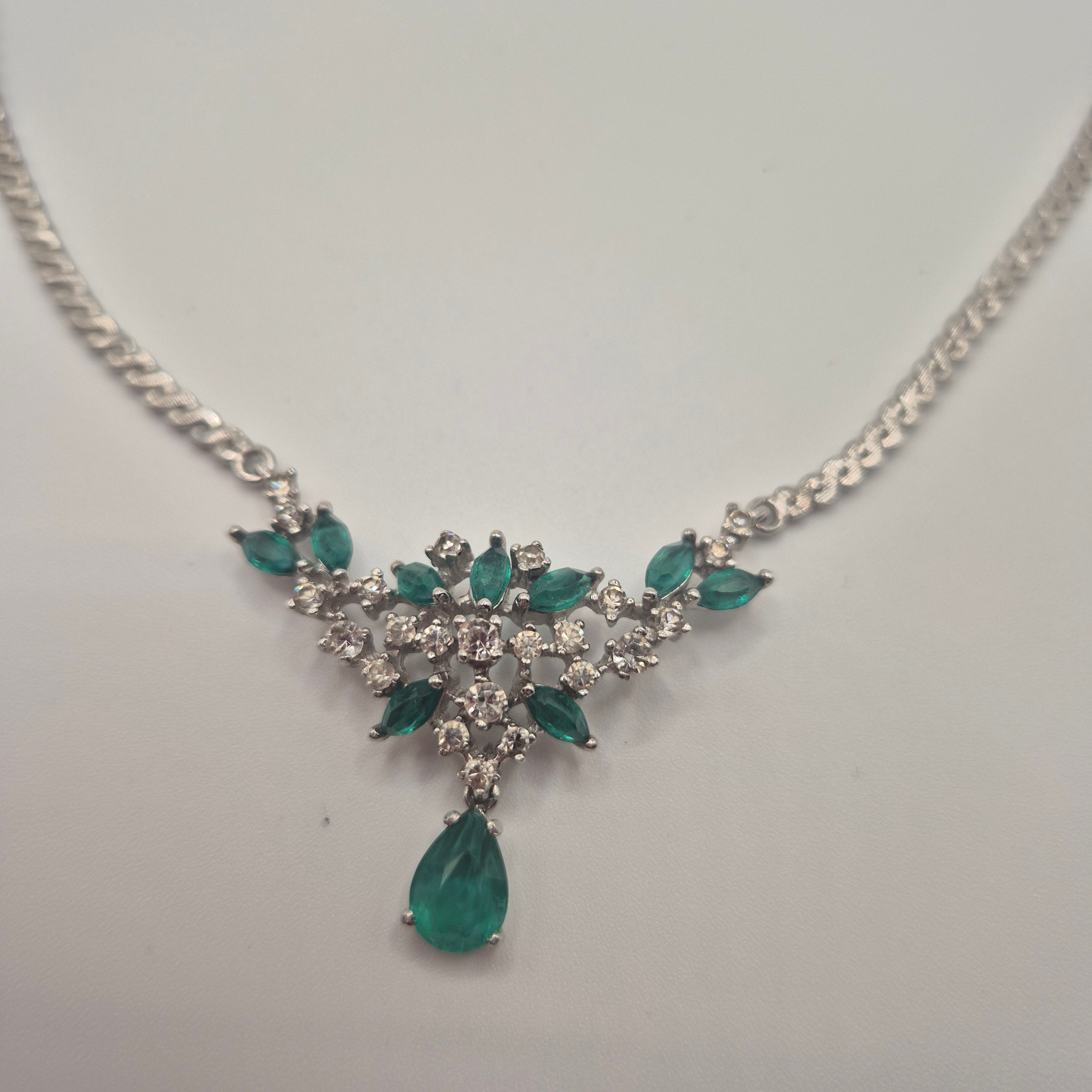 Prachtvolles Vintage-Collier – Smaragdgrüne Eleganz im Royal-Stil