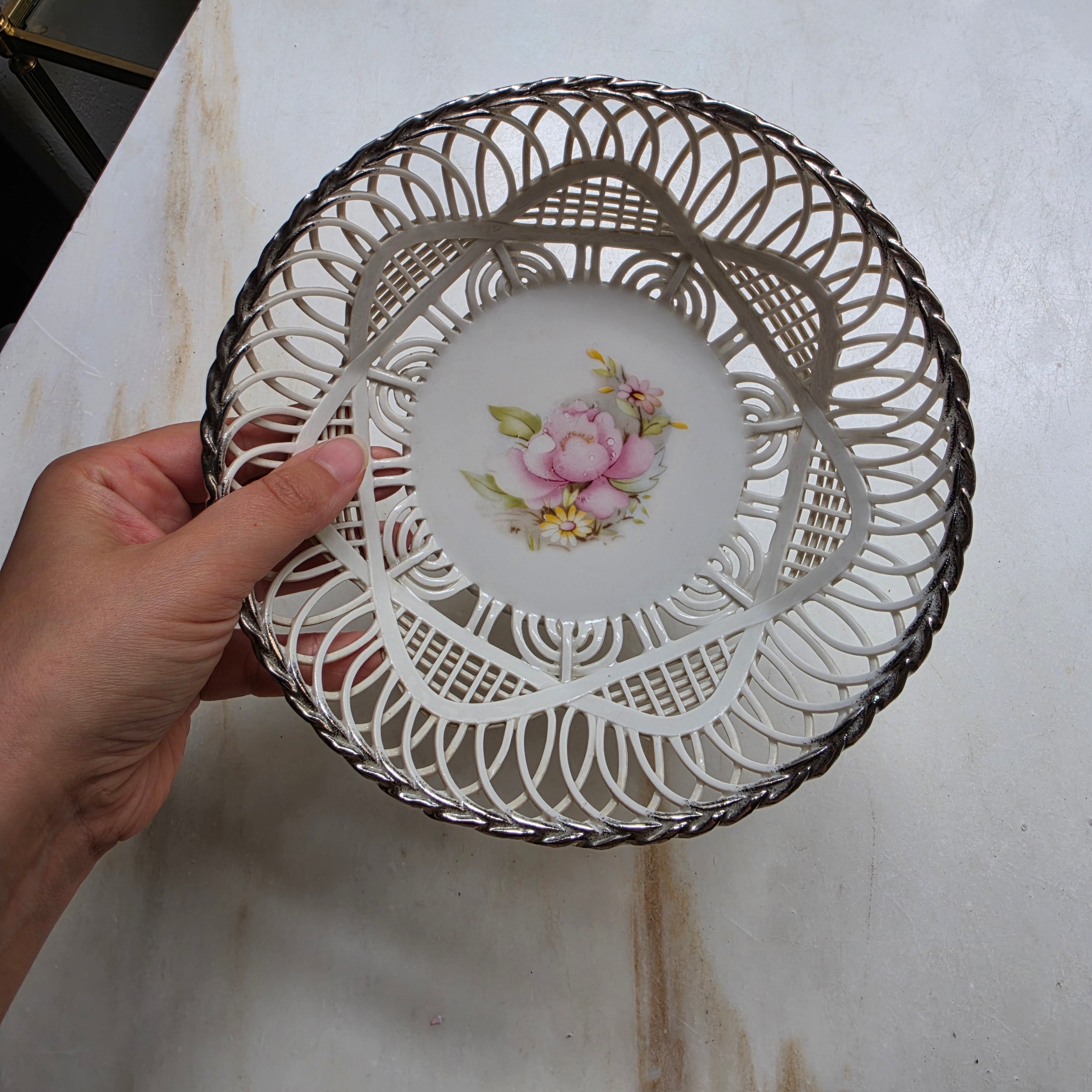 Vintage Porzellan Durchbruchschale – Porfin Cluj-Napoca Körbchen mit Blumendekor & Silberrand