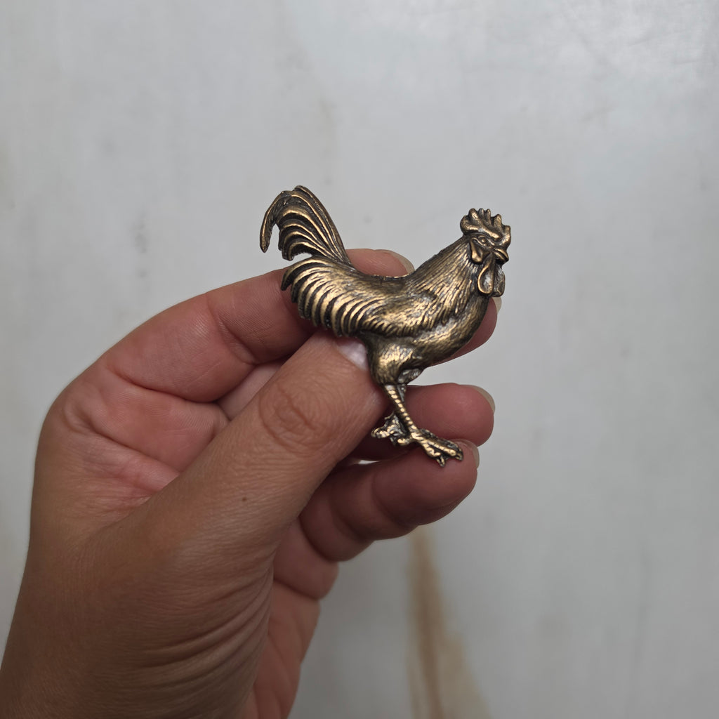 Vintage Bronze-Brosche "Stolzere Hahn" – Detailreicher Anstecker im Antik-Look