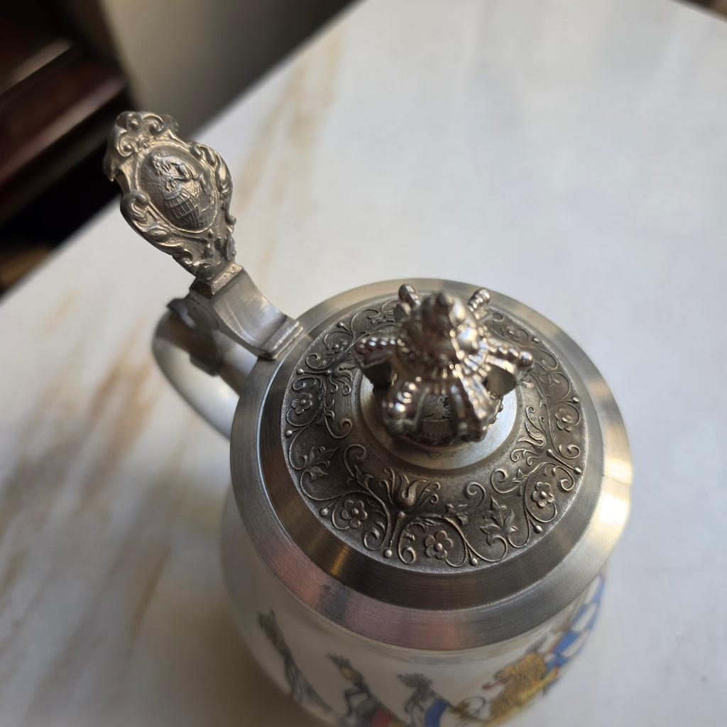 Exklusiver Porzellan-Bierkrug mit Zinndeckel – Bayerisches Wappen & Krone - Kühr Sandizell (Limitierte Auflage)