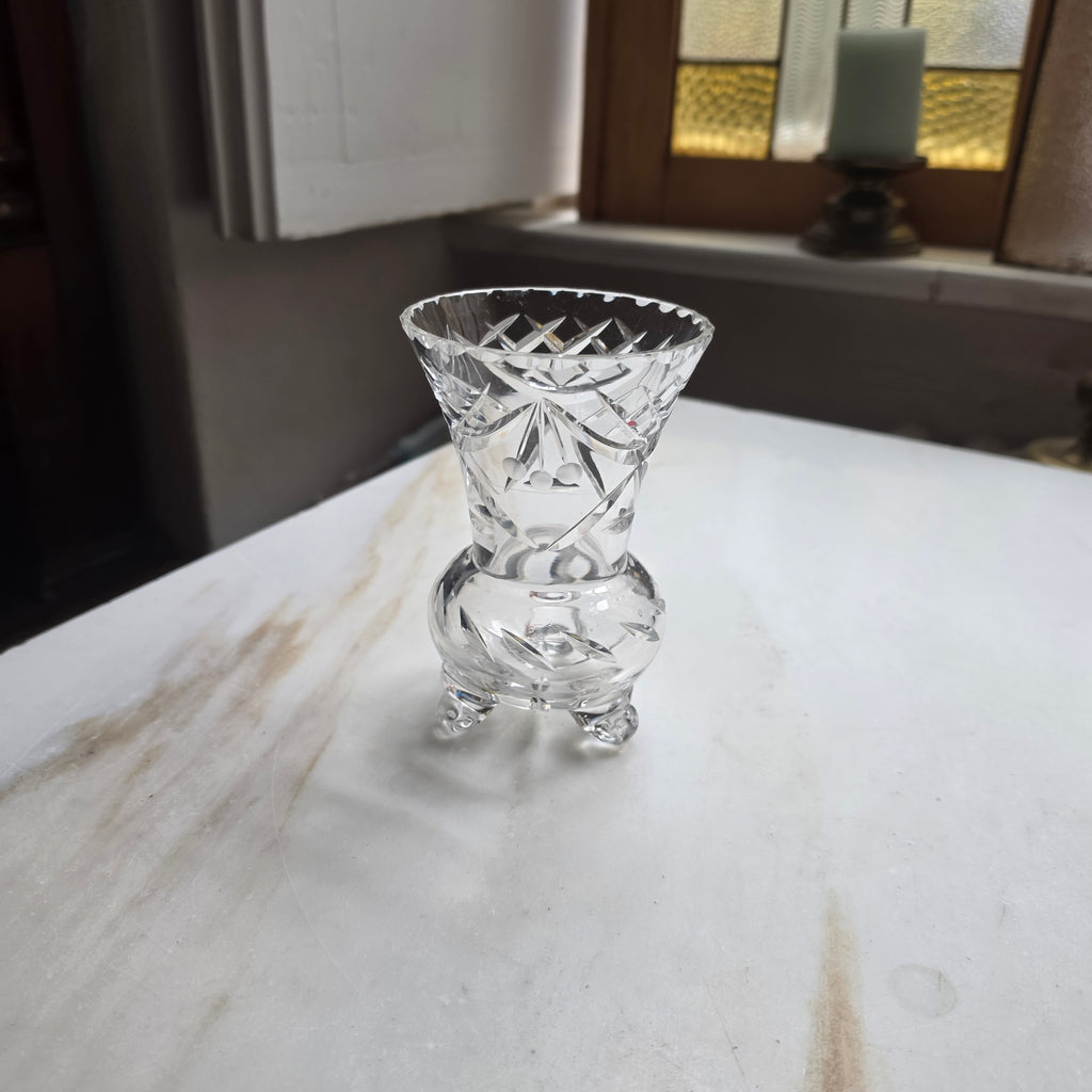 Edle Vintage Kristallvase mit Schliffmuster & Füßchen – Elegante Tischdekoration