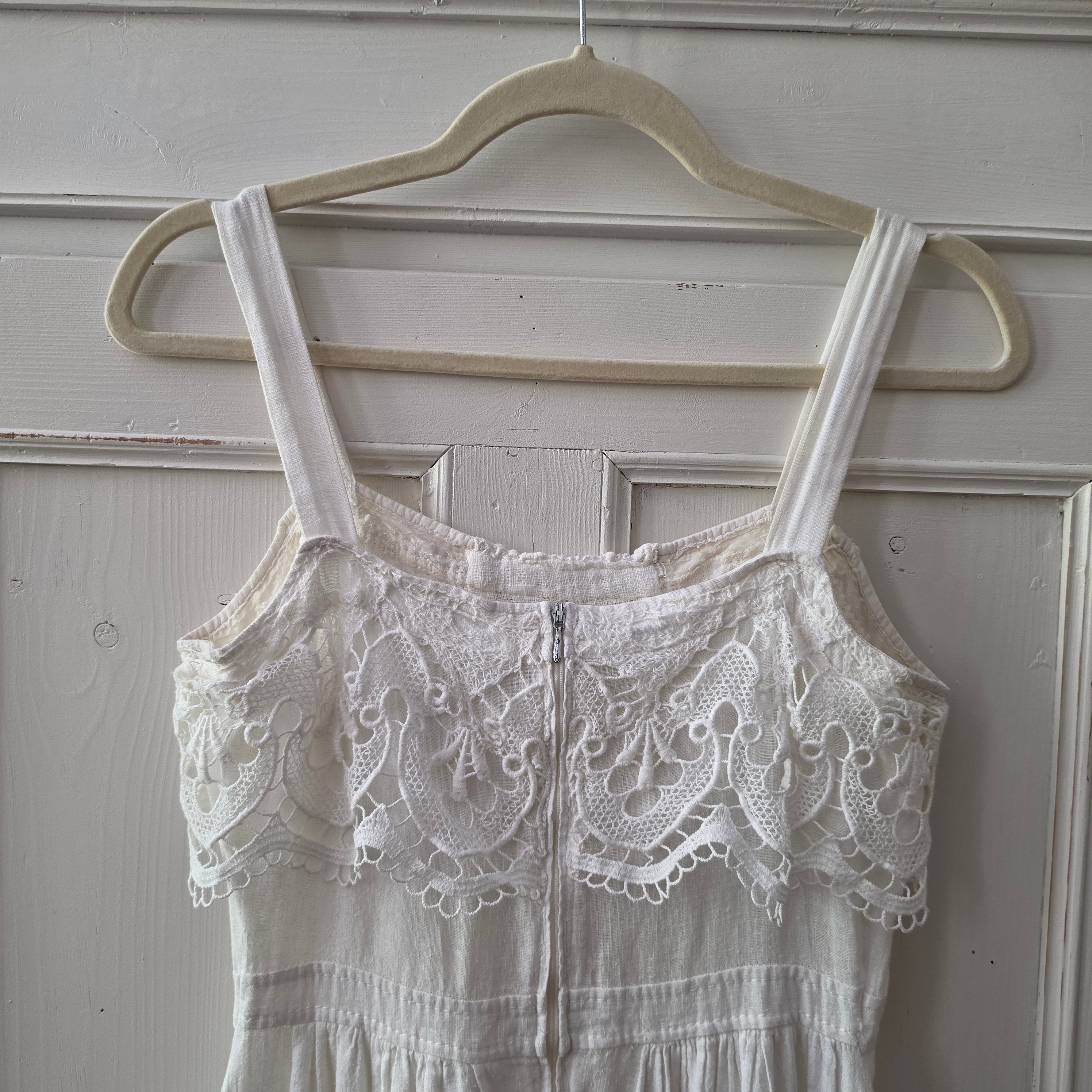 Romantisches Vintage Trägerkleid – Weißes Halbleinen & Spitze (Handgemachtes Unikat)
