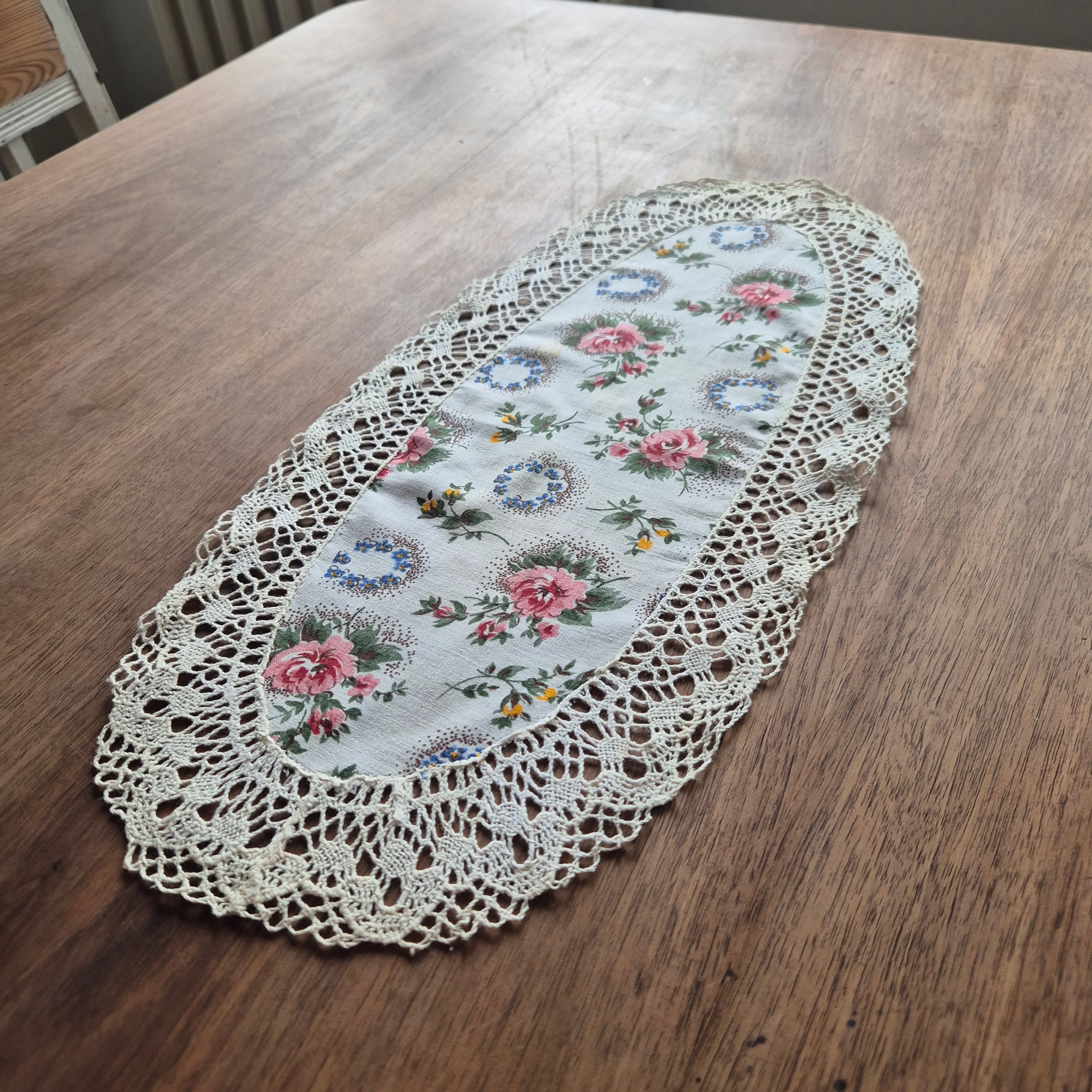 Antike kleine weiße ovale Zierdecke 47x22cm mit Blumenmuster