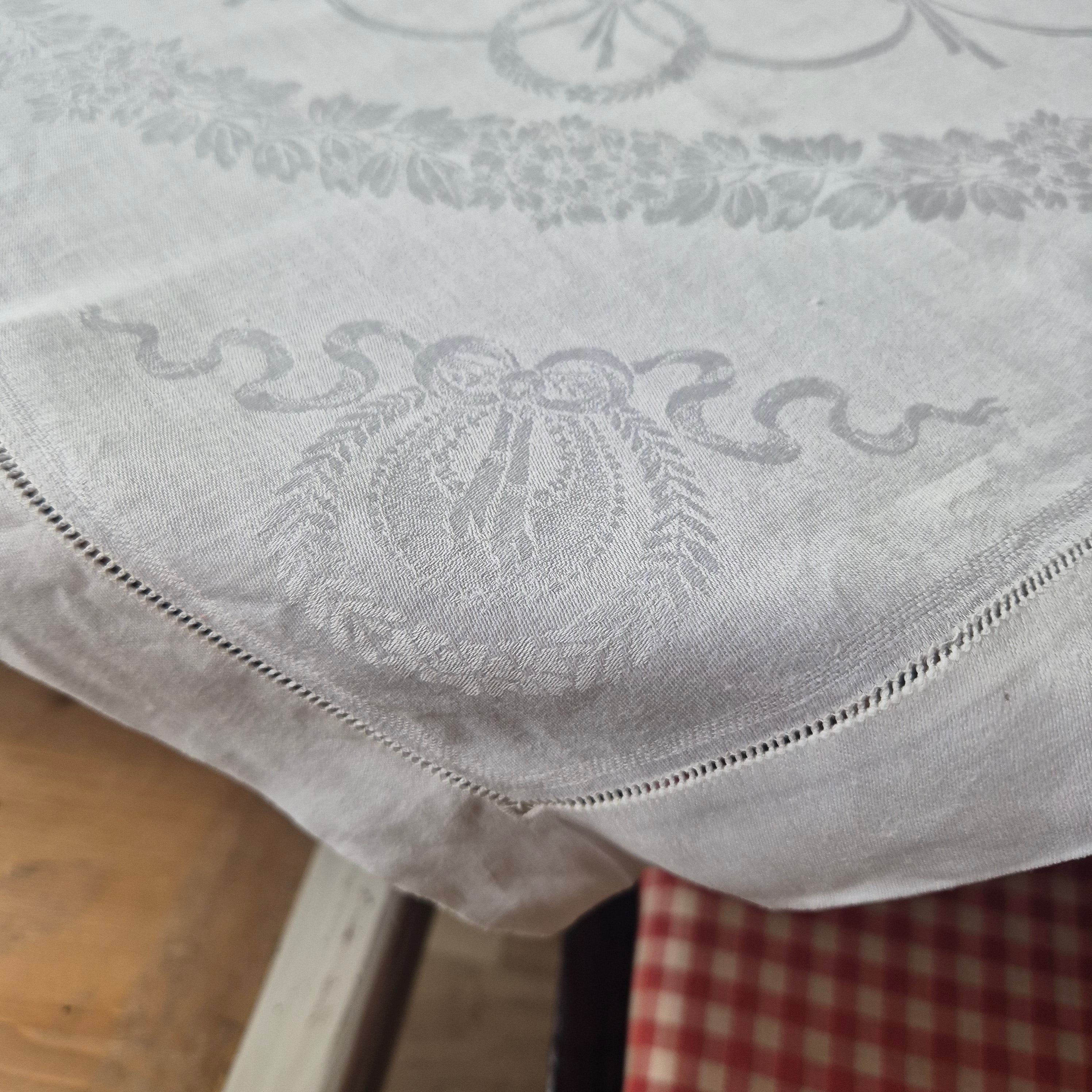 Antike Jugendstil Mitteldecke / Serviette mit Monogramm R.S weiß Damast
