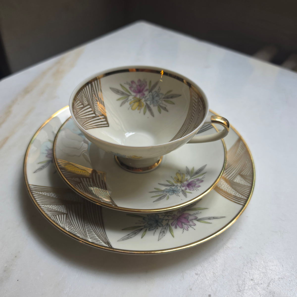 Vintage Winterling Marktleuthen Bavaria Sammeltasse (3-teilig) | Mid-Century Porzellan Gedeck mit Golddekor & Blütendesign