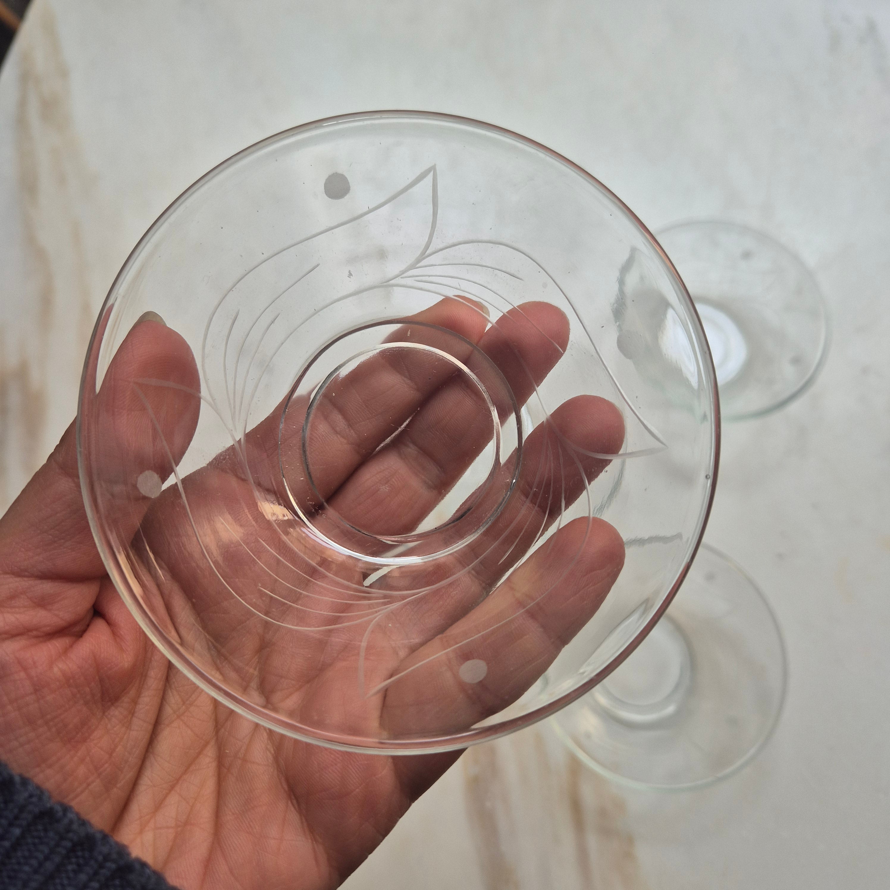 5x Vintage Glasschalen zum Servieren - kleine Schälchen - mit geschliffenem Motiv