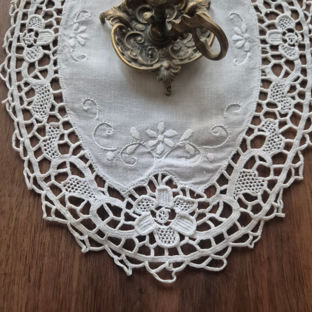 Antikes französisches kleines Deckchen weiß geklöppelt Baumwolle 32x22cm ♡