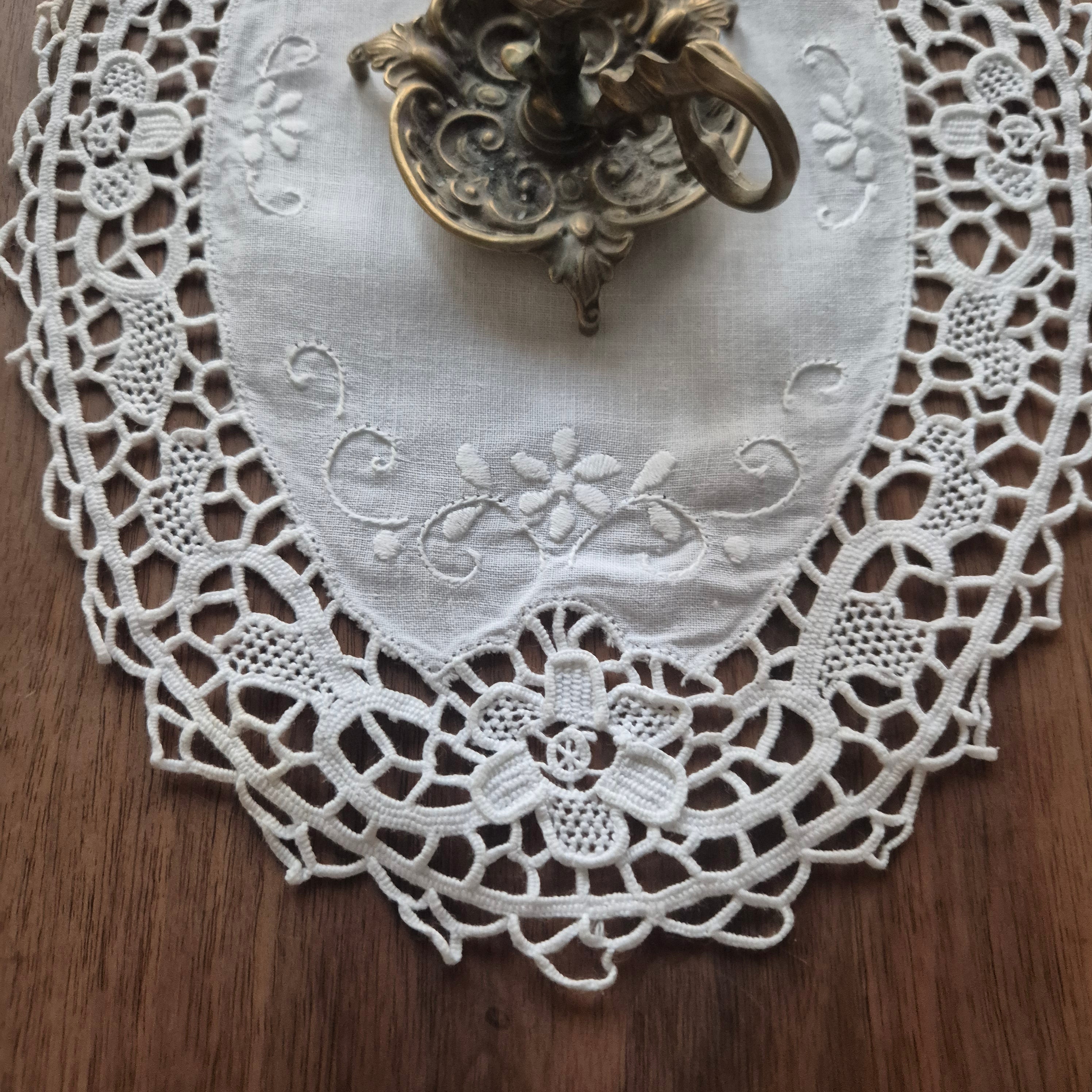 Antikes französisches kleines Deckchen weiß geklöppelt Baumwolle 32x22cm ♡