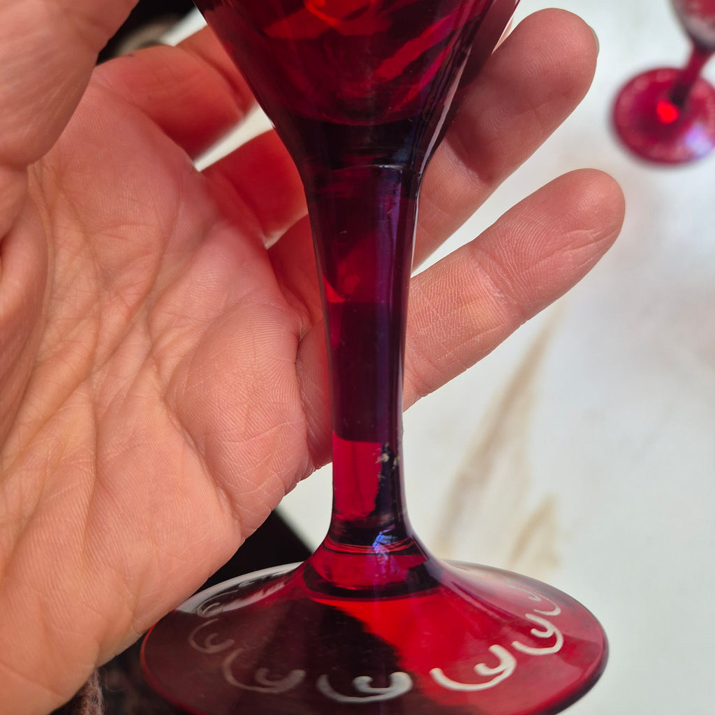 4x Vintage Weingläser Weinrot geschliffen Blumenmuster