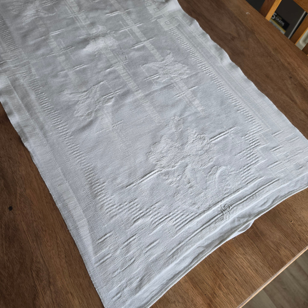 Edler Vintage Damast-Tischläufer mit Blumenmuster & Stickerei  - Weißes Halbleinen / Leinen - 47x98cm