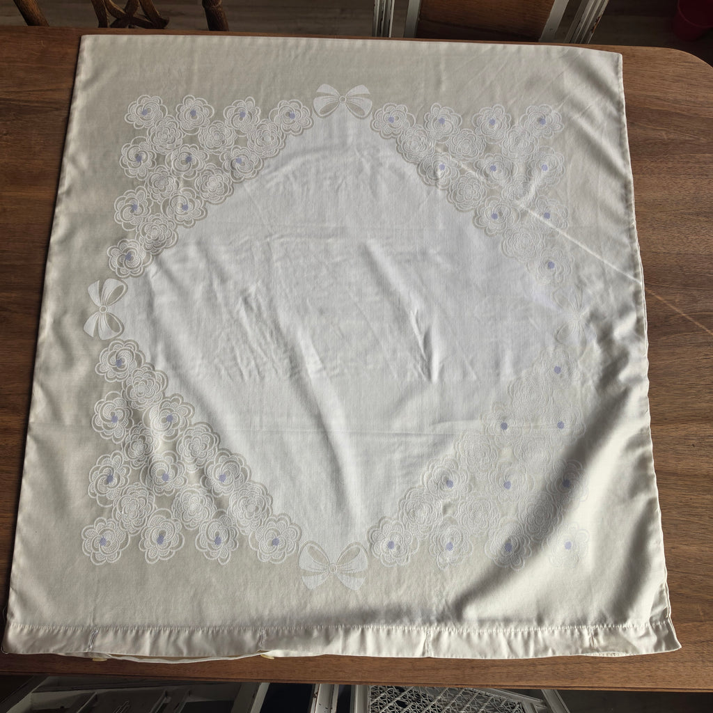 Antiker großer Jugendstil Kopfkissenbezug mit Häkelspitze 75x80cm Baumwolle wei Vintage Kissenbezug mit floraler Relief-Webung & Schleifendetails – Creme