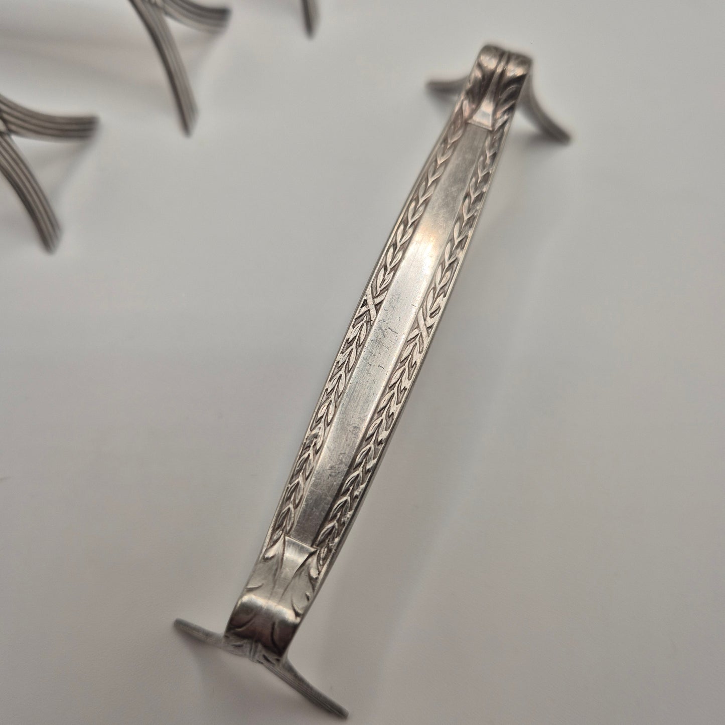 7x Art Jugendstil Messerbänke Metall