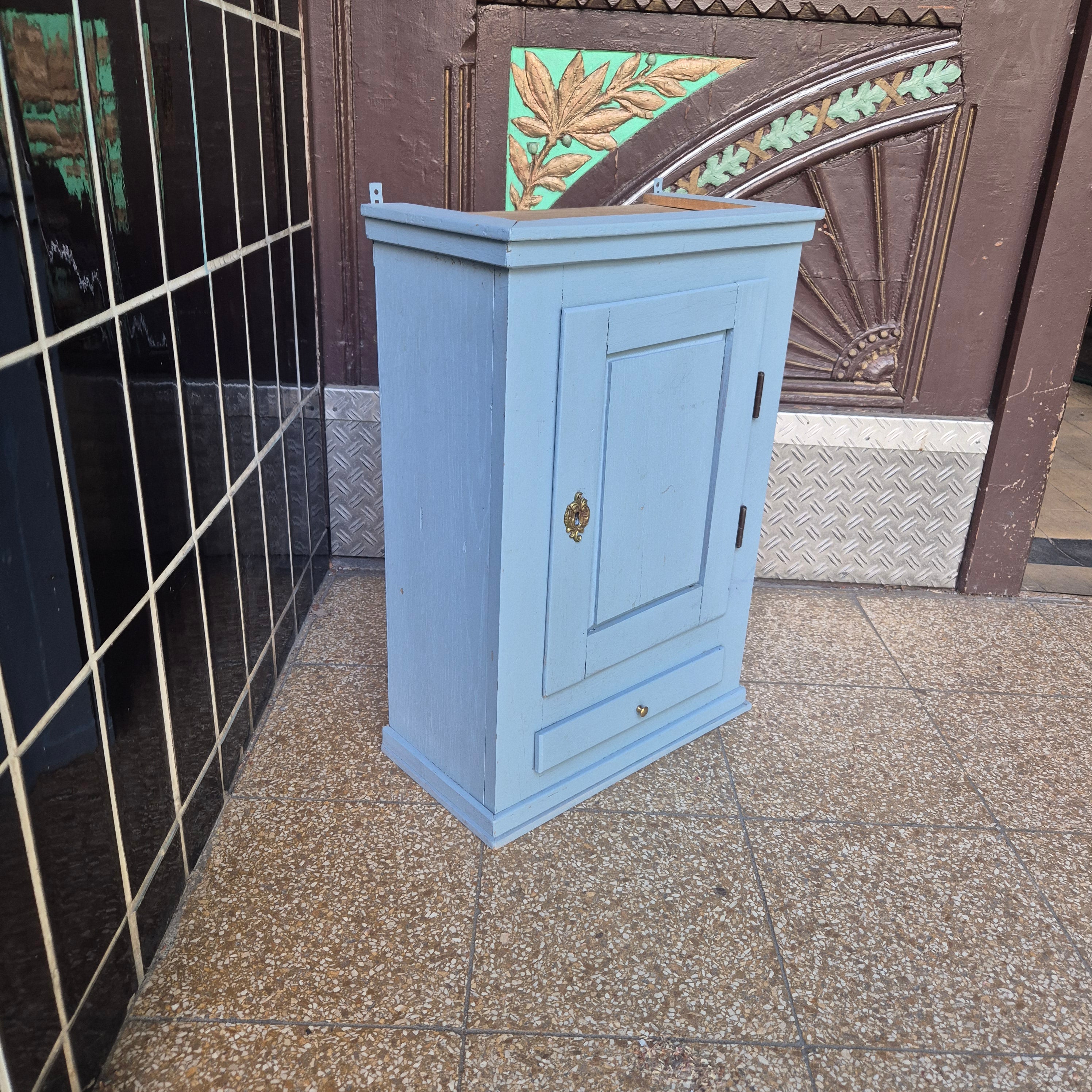 Antiker Wandschrank - Hängeschrank - rustikal Landhaus