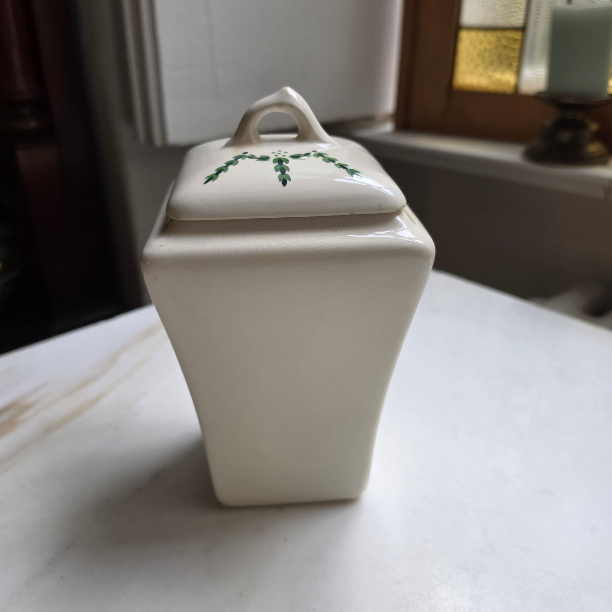 Antike Vorratsdose „Nudeln“ – Keramik im Landhaus-stil mit handbemaltem Blumendekor & Schleife