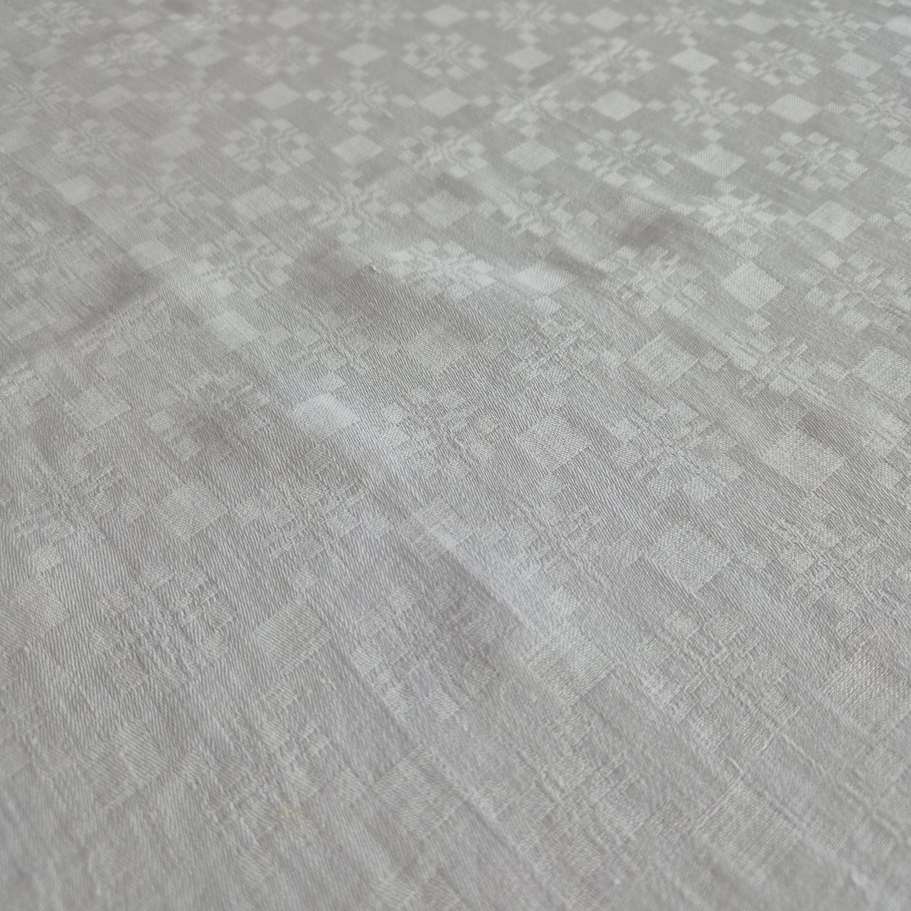 Antike Jugendstil Mitteldecke Tischdecke weiß 89x87cm Monogramm J.B. Damast Stockflecken