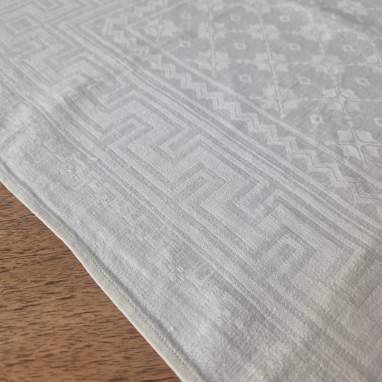 Antike Jugendstil Serviette oder Mitteldecke mit roten Monogramm A.