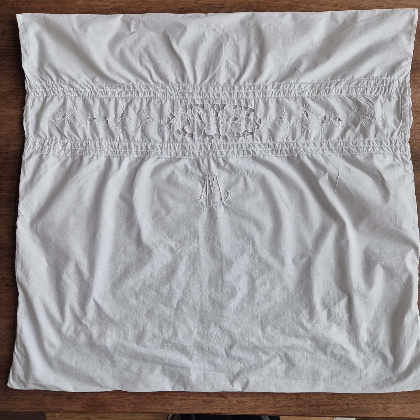 Antiker Kopfkissenbezug mit zarter Stickerei 75x80cm Baumwolle Monogramm L.M.