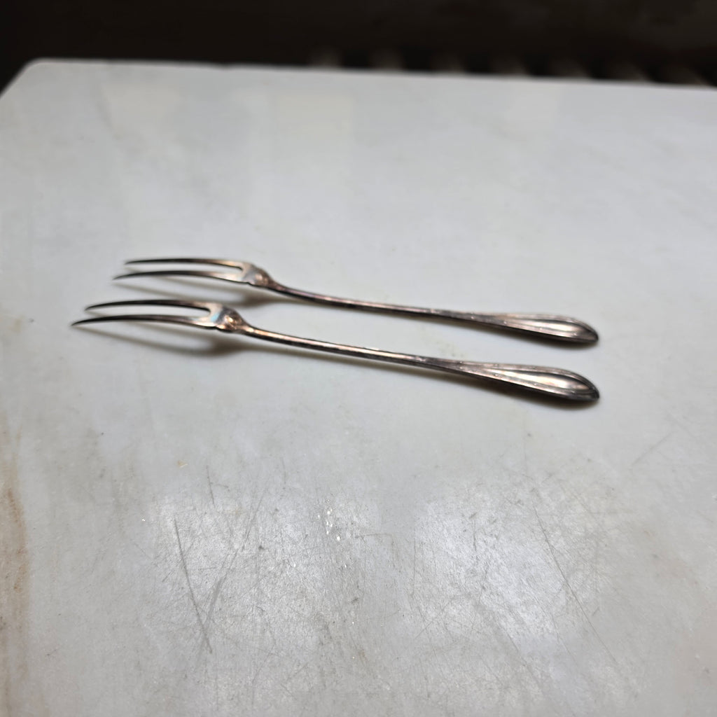 Antikes 2er-Set Aufschnittgabeln - Zitronengabeln – Versilbert mit feiner Patina