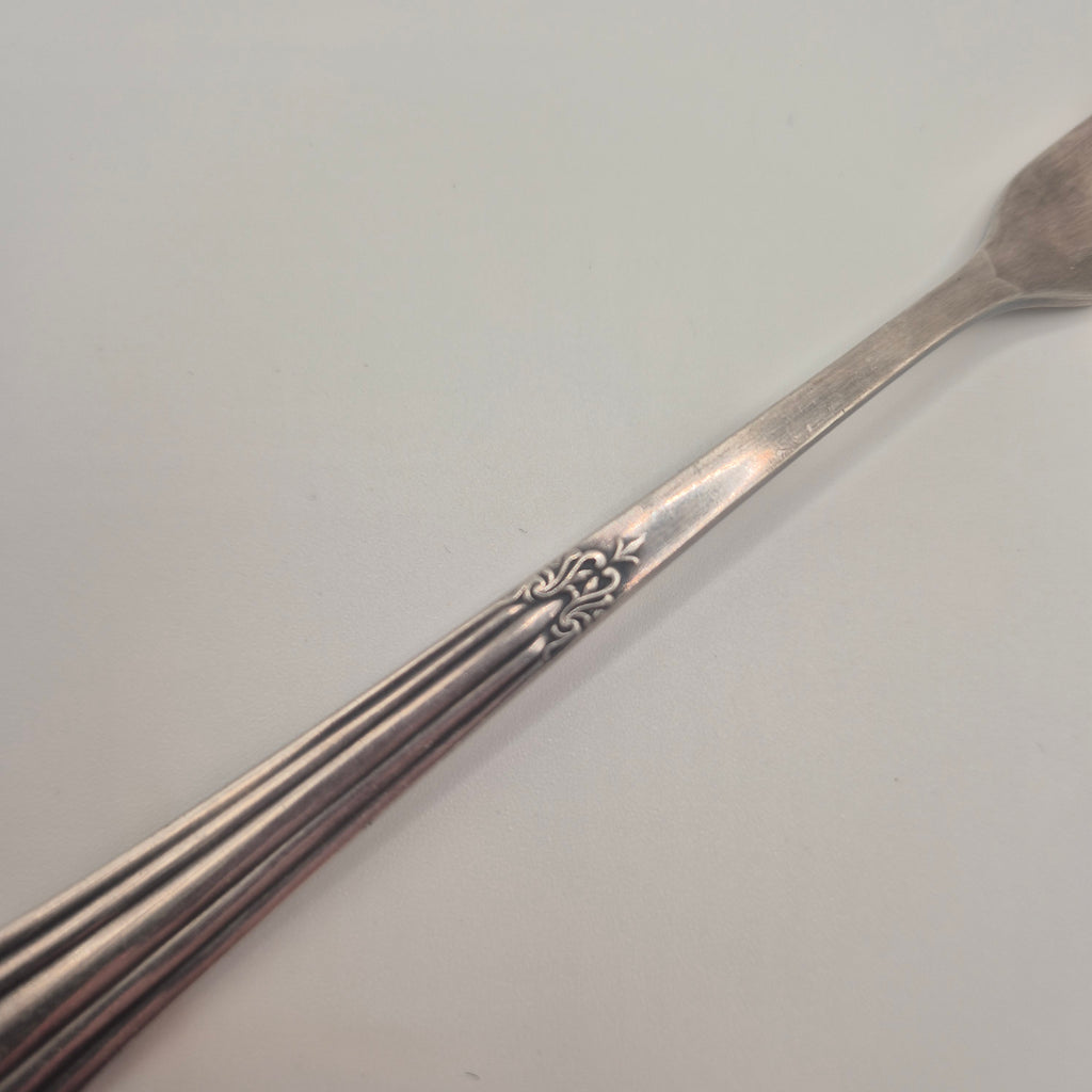 Antike Jugendstil Aufschnittgabel – Silberfarben / Versilbert