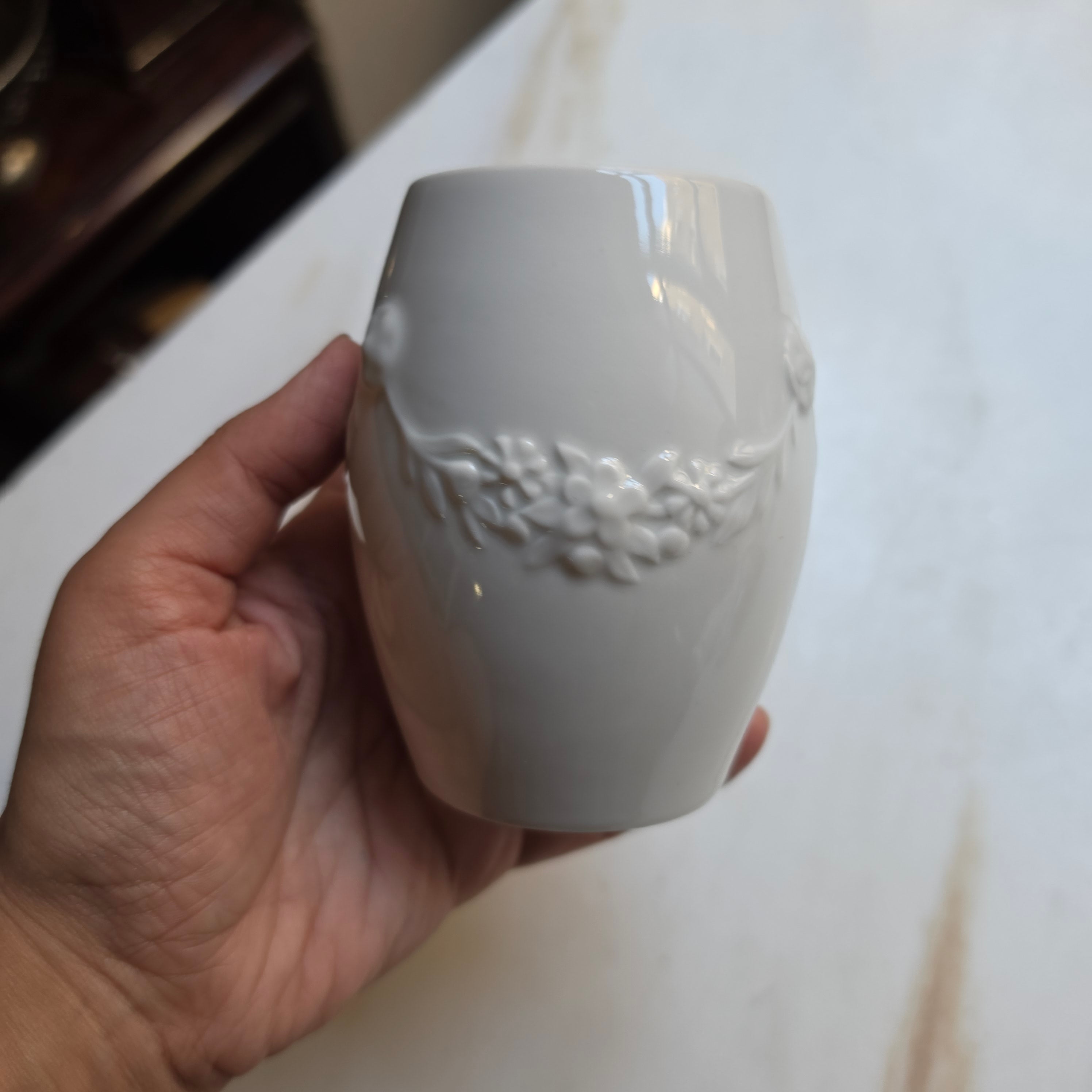 Edle Vintage Hutschenreuther Selb Porzellan-Vase - Becher mit Relief-Festonguirlande – Weißes Porzellan