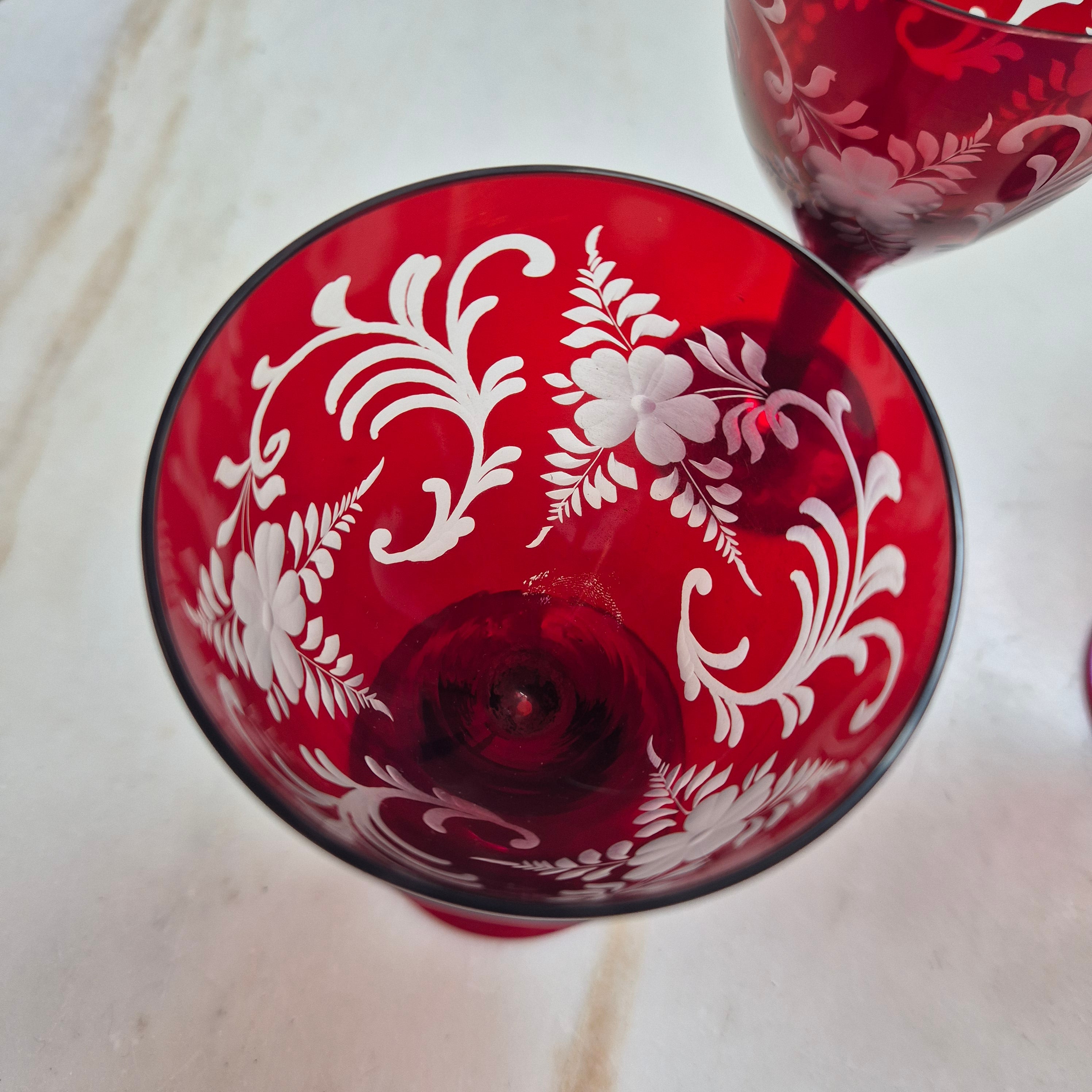 4x Vintage Weingläser Weinrot geschliffen Blumenmuster