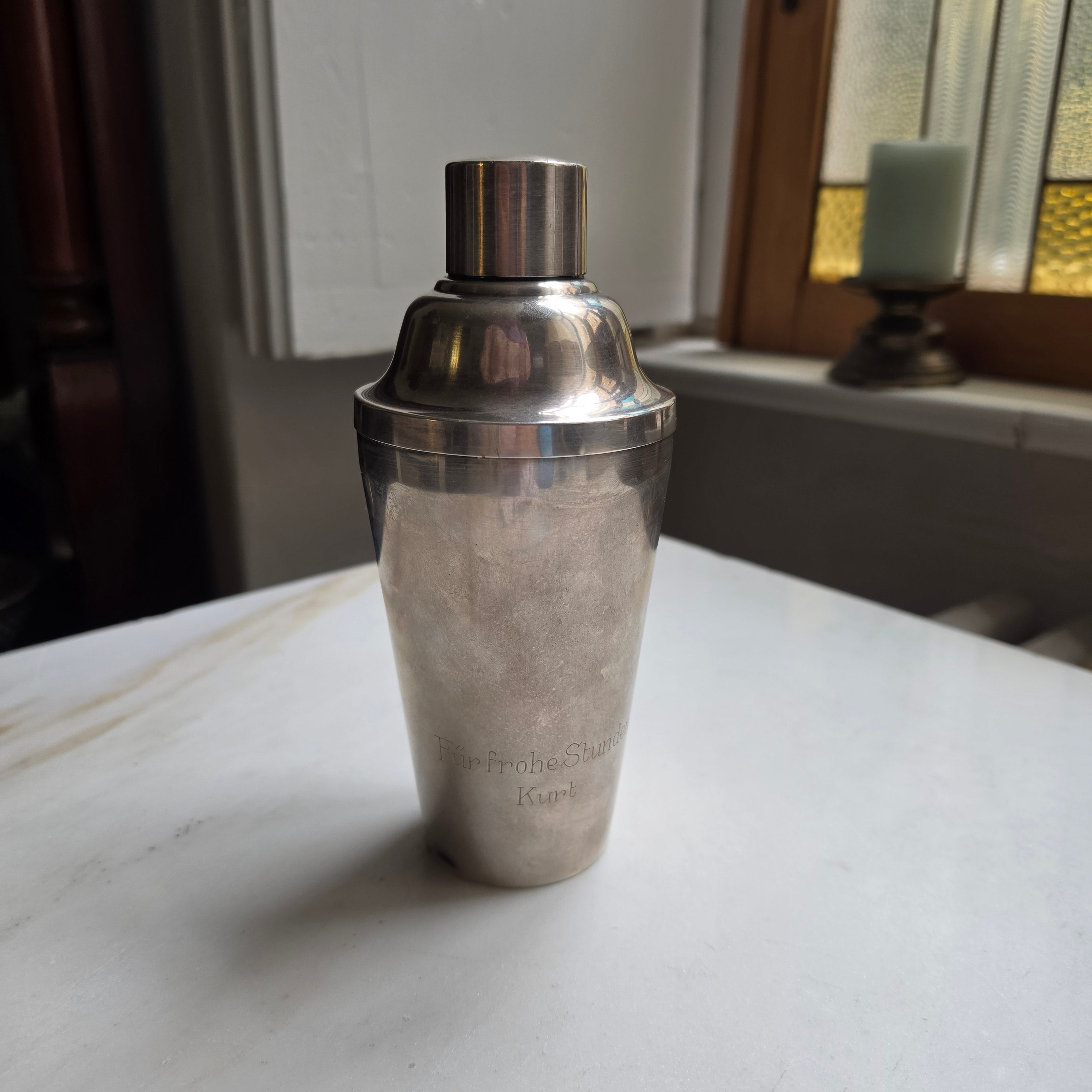 Antiker Vintage Cocktail-Shaker aus Alpaka mit Gravur „Für frohe Stunden Kurt“