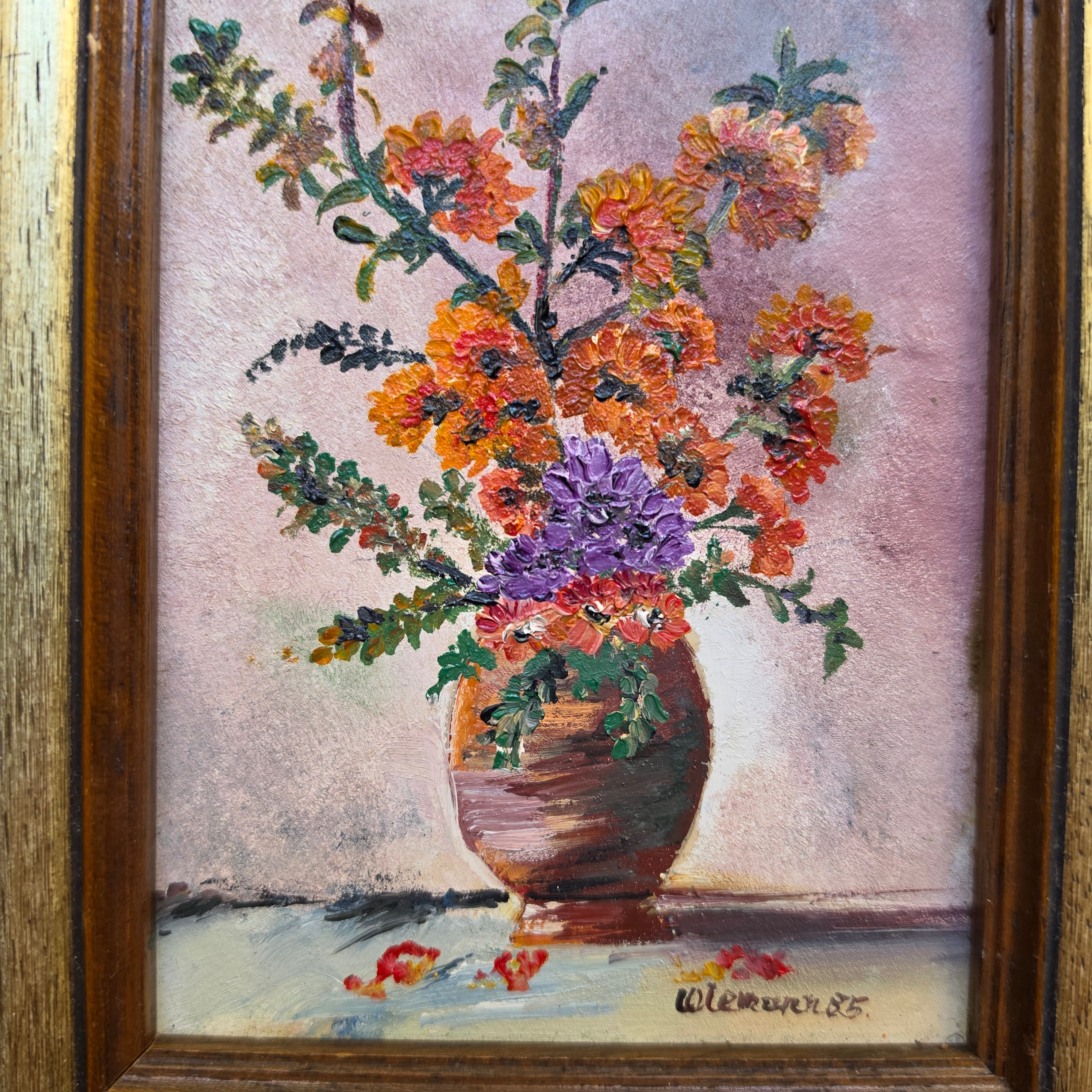 Vintage Ölgemälde Blumenstillleben – Signiert Wilh. Wiemann 1985 – Im edlen Holzrahmen mit Goldleiste