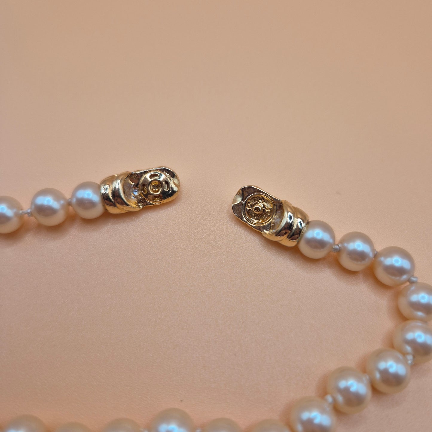 Vintage unechtes Perlenarmband mit blauem Stein 80er Jahre