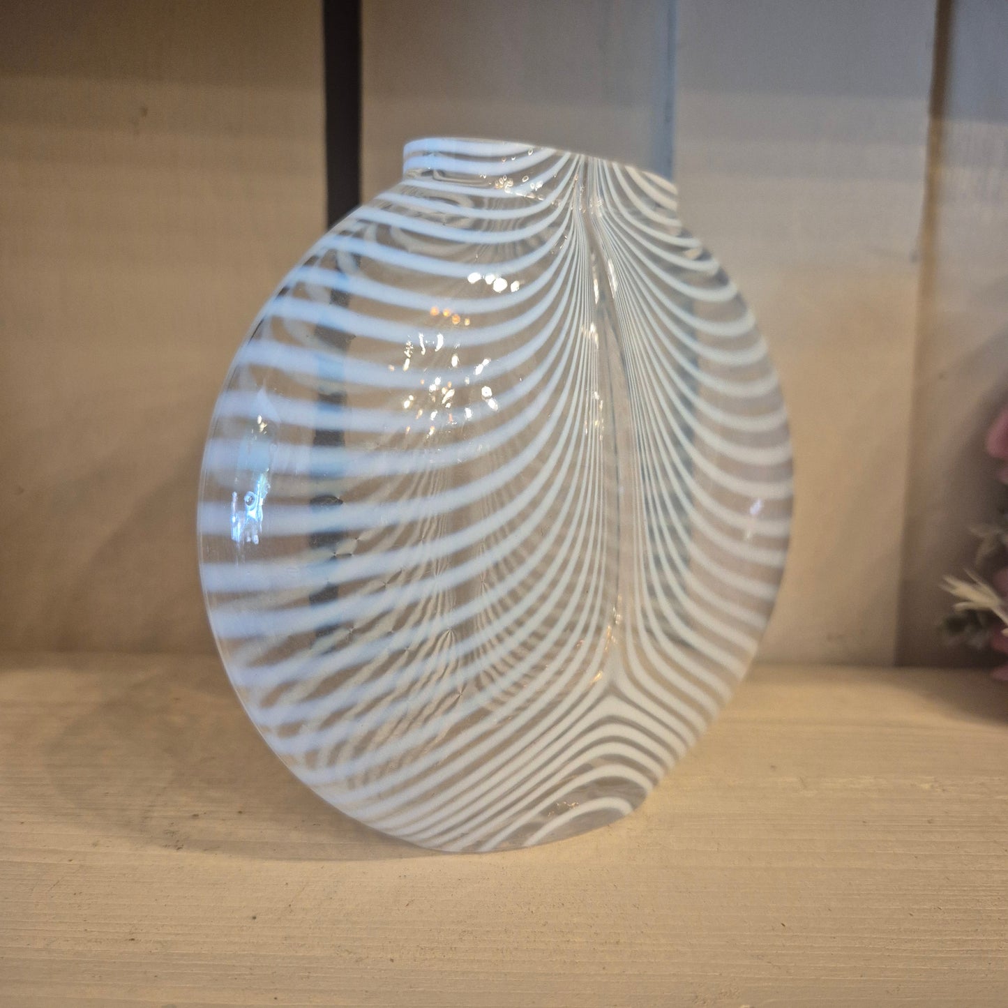 Vintage Kunstvase transparent mit weißen Streifen Glaskunst wie Costa boda?