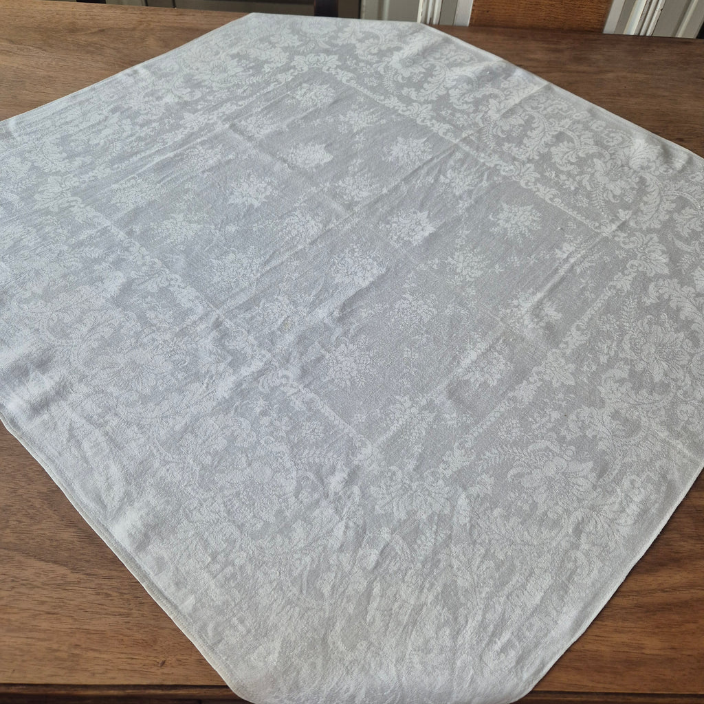 Antike Jugendstil Serviette oder Mitteldecke mit roten Monogramm M.K.
