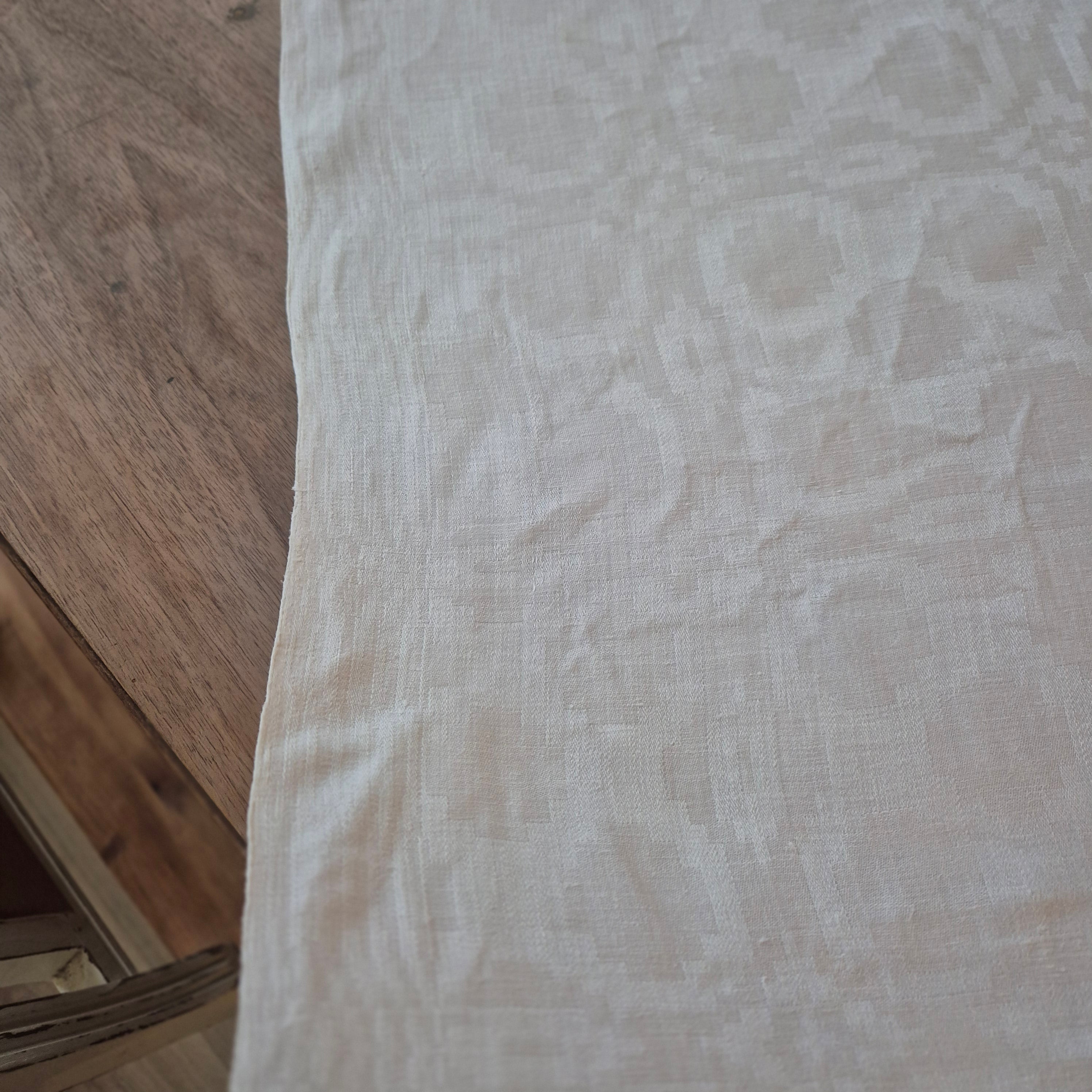 Antike Jugendstil Serviette/Mitteldecke weiß 83x95cm Damast leichte gelbe Flecken