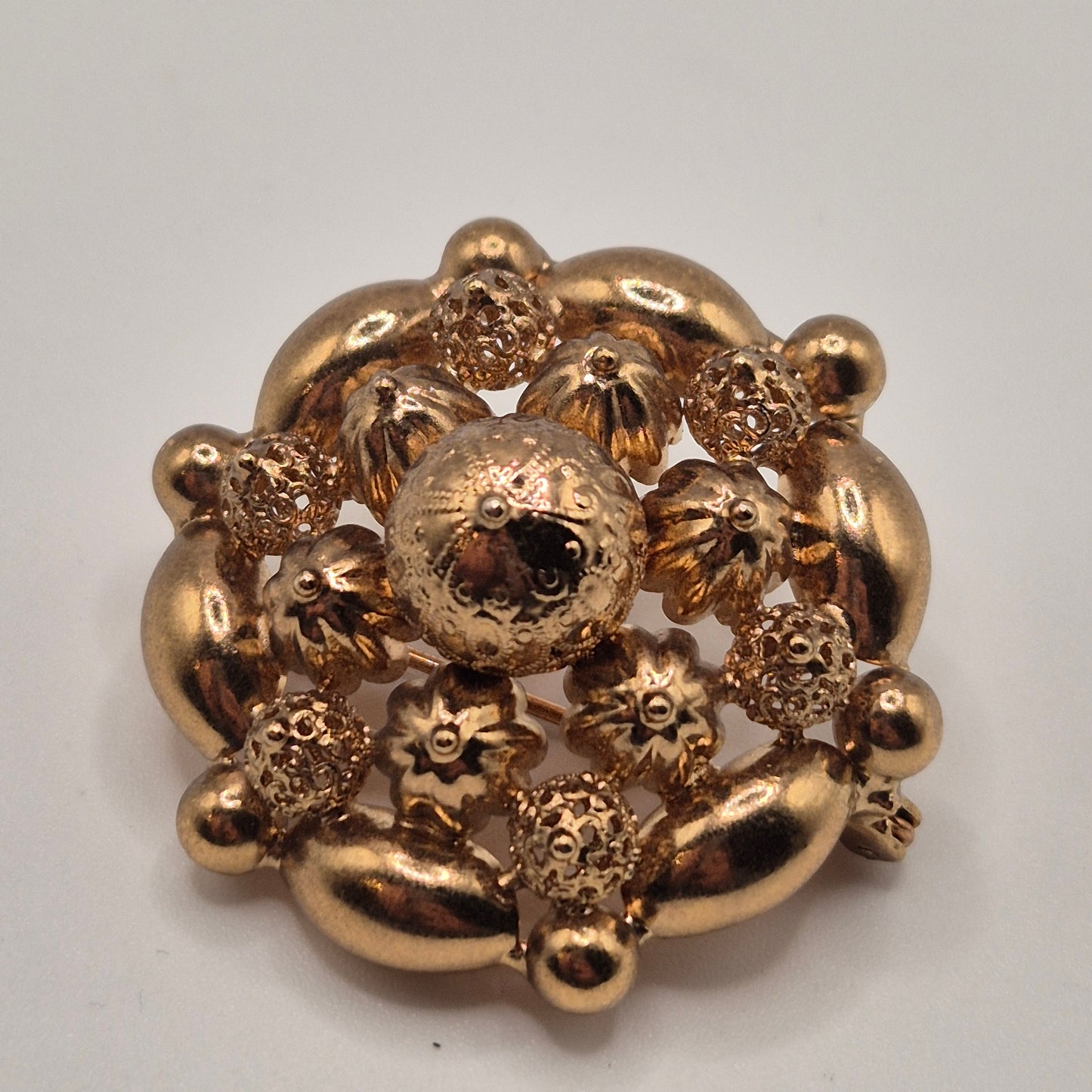 Große 60er Jahre Brosche wunderschöne Handarbeit