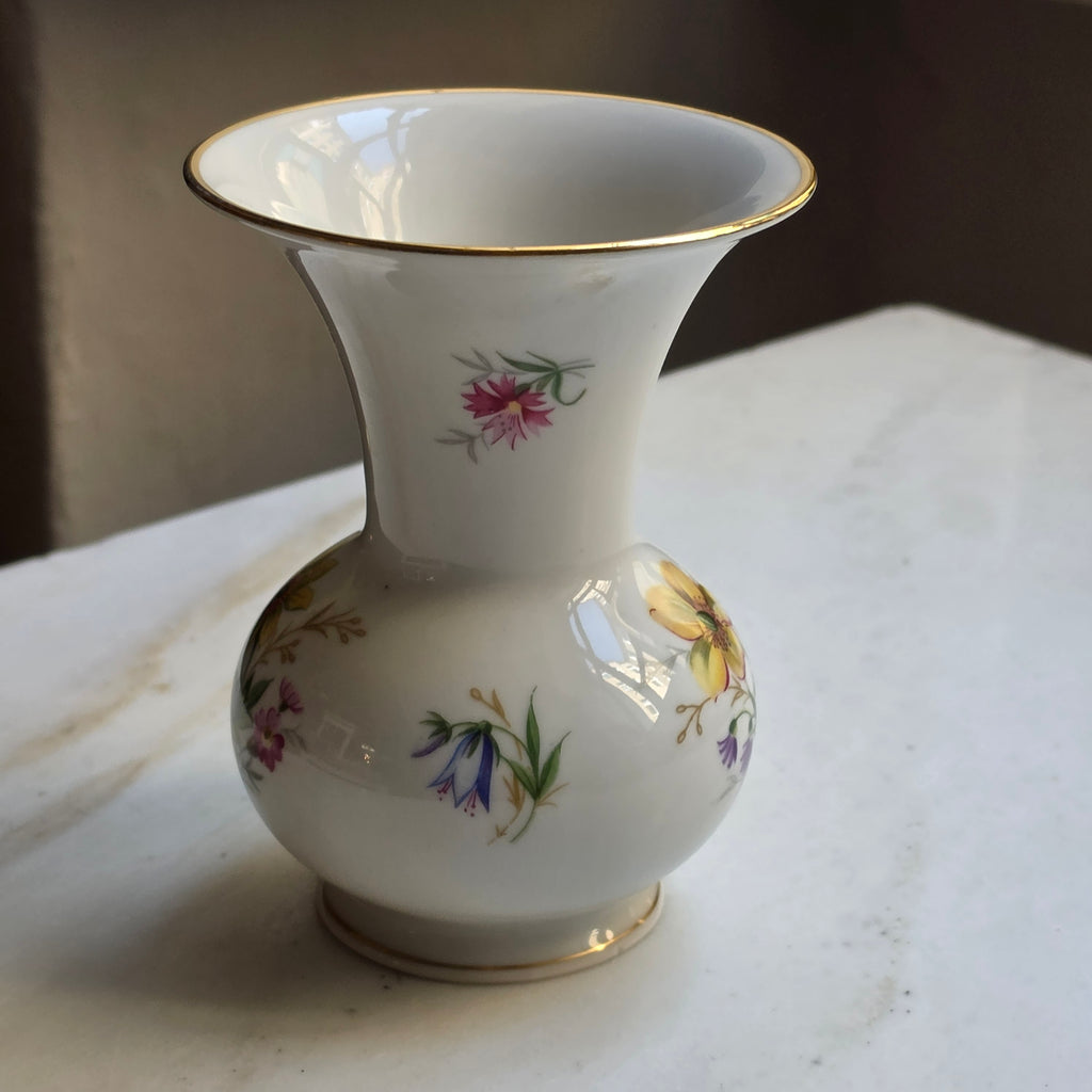 Vintage Weimar Porzellan Vase „Christa“ – Kleine Blumenvase mit Goldrand & Wildblumen-Dekor | Made in Germany