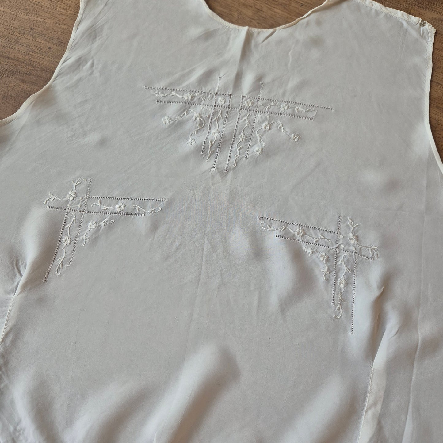 Unvollendete Näharbeit aus den 70er Jahren Weste Taille Kleid weiß Stoffrest