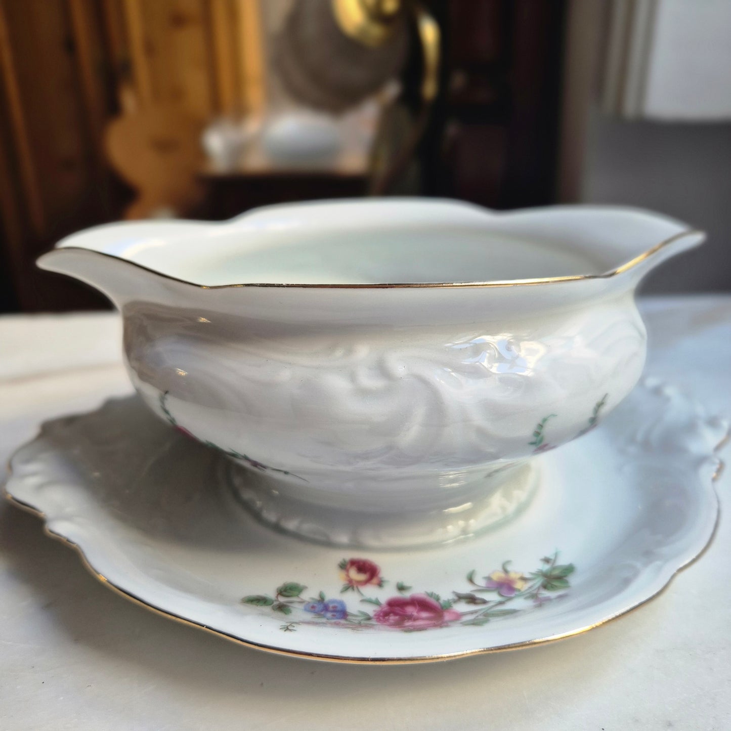 Antike Porzellan Sauciere weiß mit Blumendekor Wawel Polen