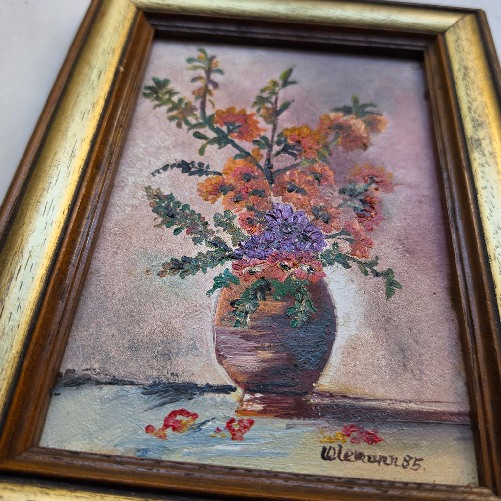 Vintage Ölgemälde Blumenstillleben – Signiert Wilh. Wiemann 1985 – Im edlen Holzrahmen mit Goldleiste