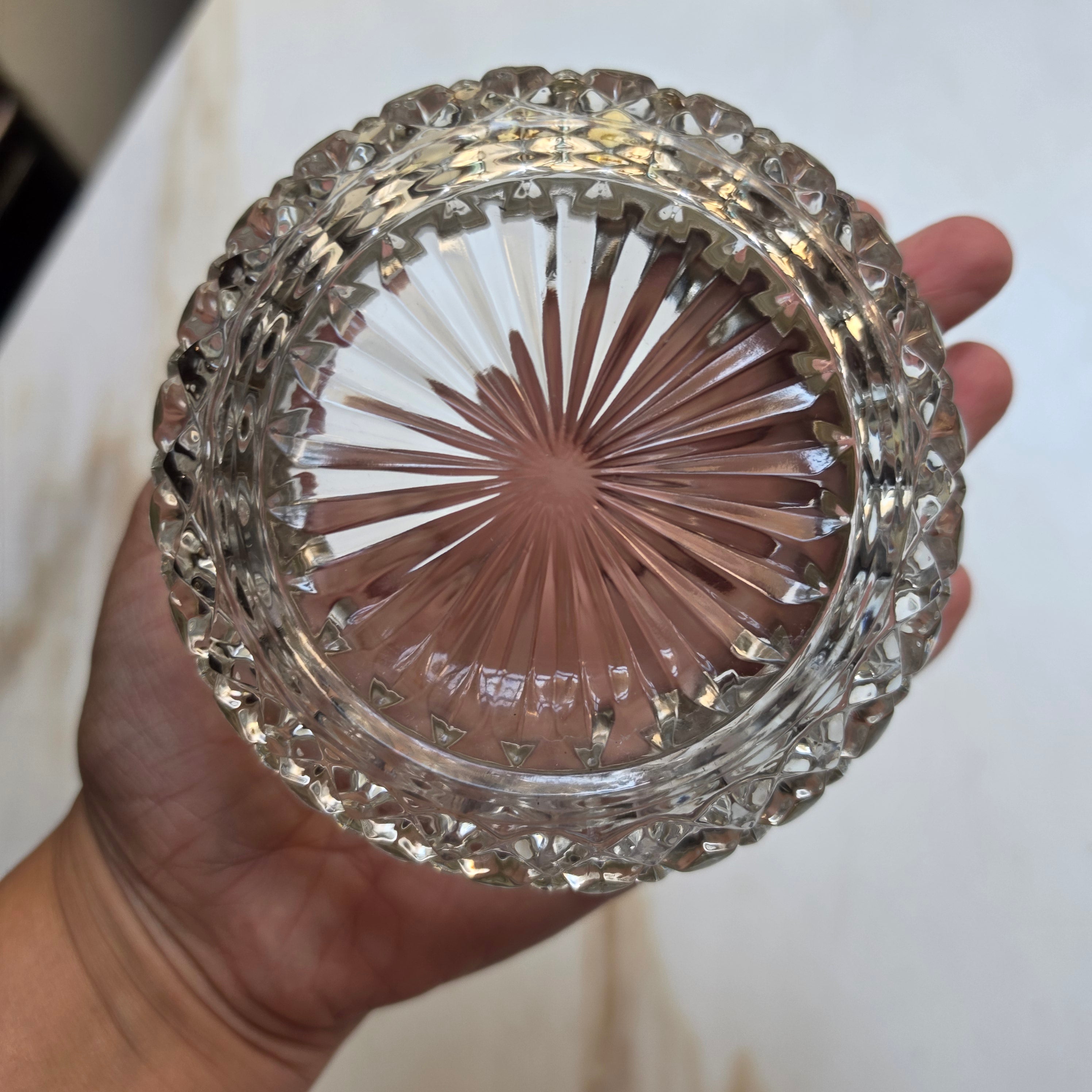 Vintage Kristall-Aschenbecher mit versilbertem Metallrand | Mid-Century Glas-Aschenbecher mit Rautenschliff
