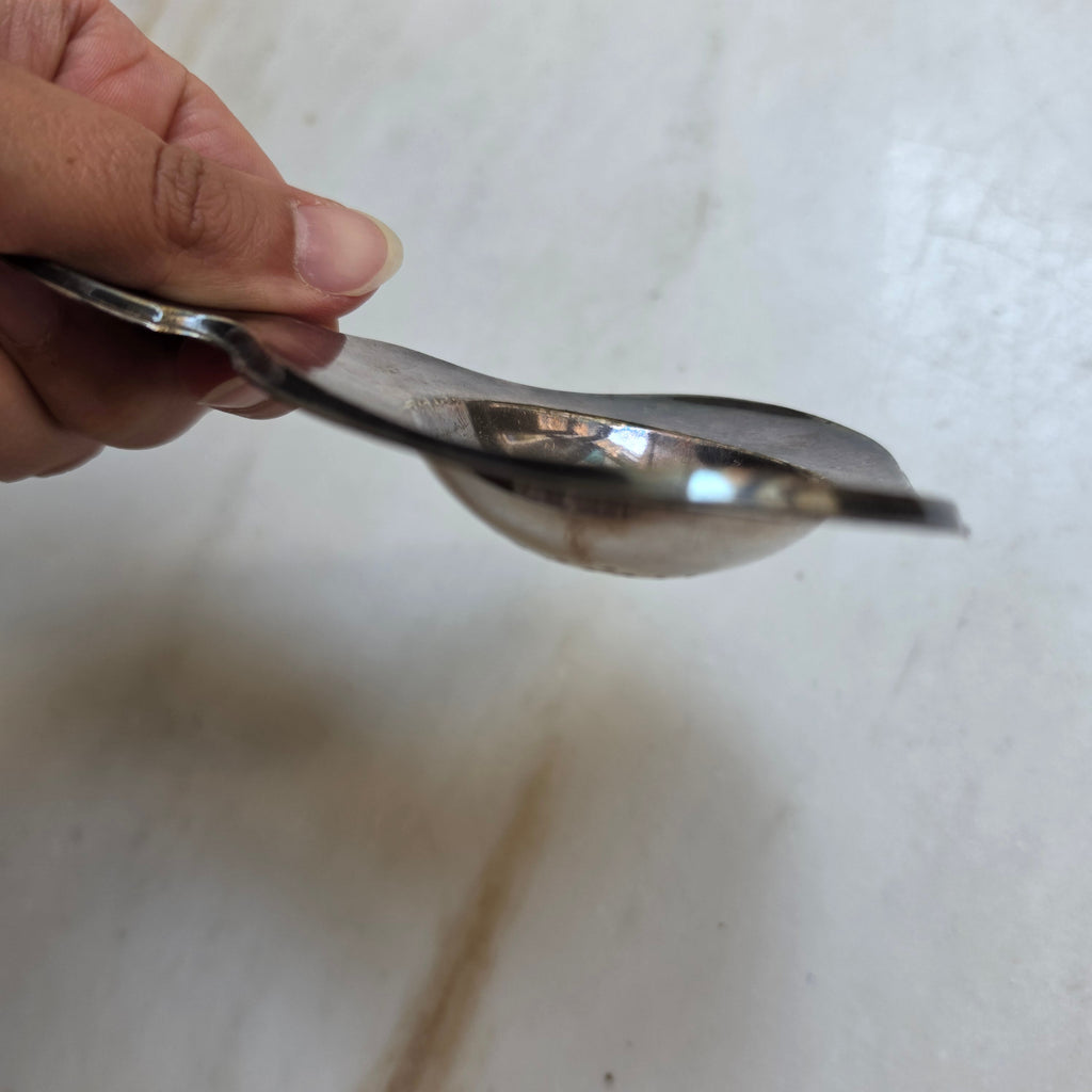 Edles Vintage-Teesieb aus versilbertem Metall – Klassisches Auflege-Teesieb mit feiner Patina