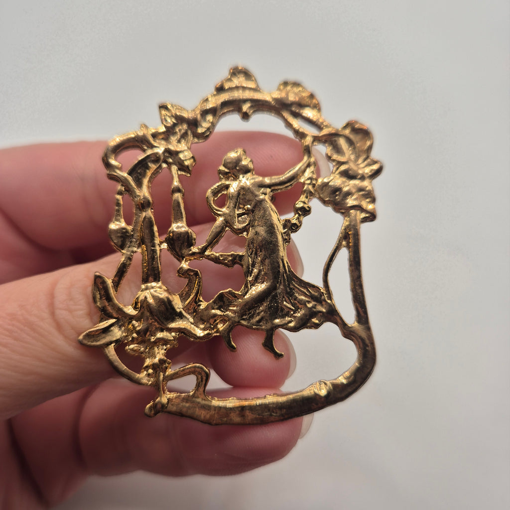 Art Jugendstil Vintage Brosche Antik 50er Jahre goldfarbend Metallbild "Tanzendes Mädchen"