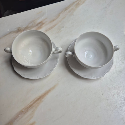 2x Antike weiße Porzellan-Suppentassen - Reliefdekor