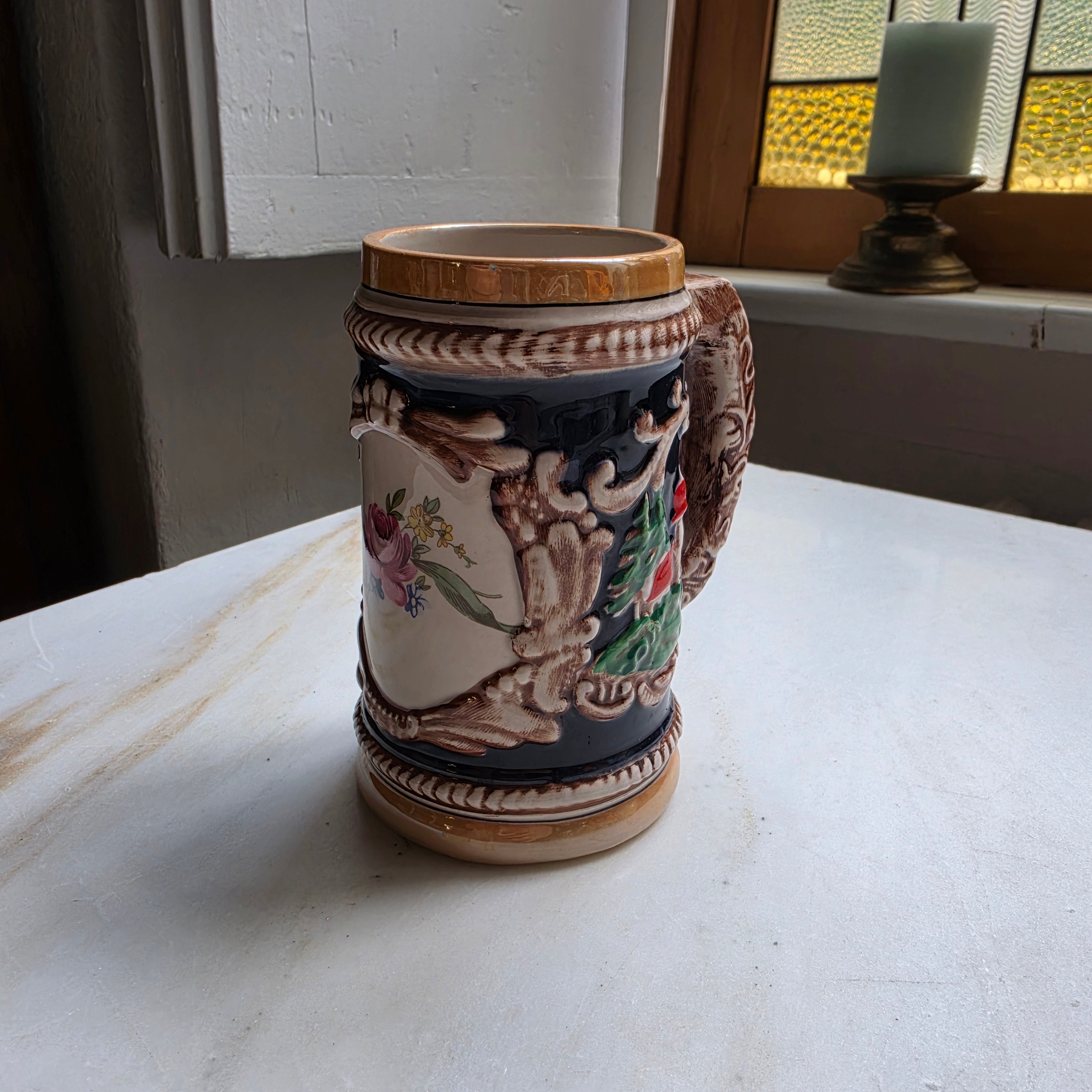 Vintage Keramik-Bierkrug mit Blumendekor