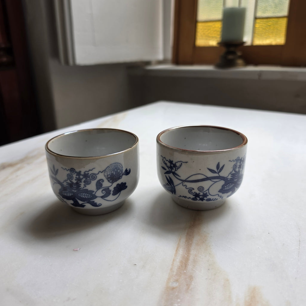 2x Vintage Sake-Becher - Tee-Becher – Blau-Weißes Zwiebelmuster (Handarbeit)