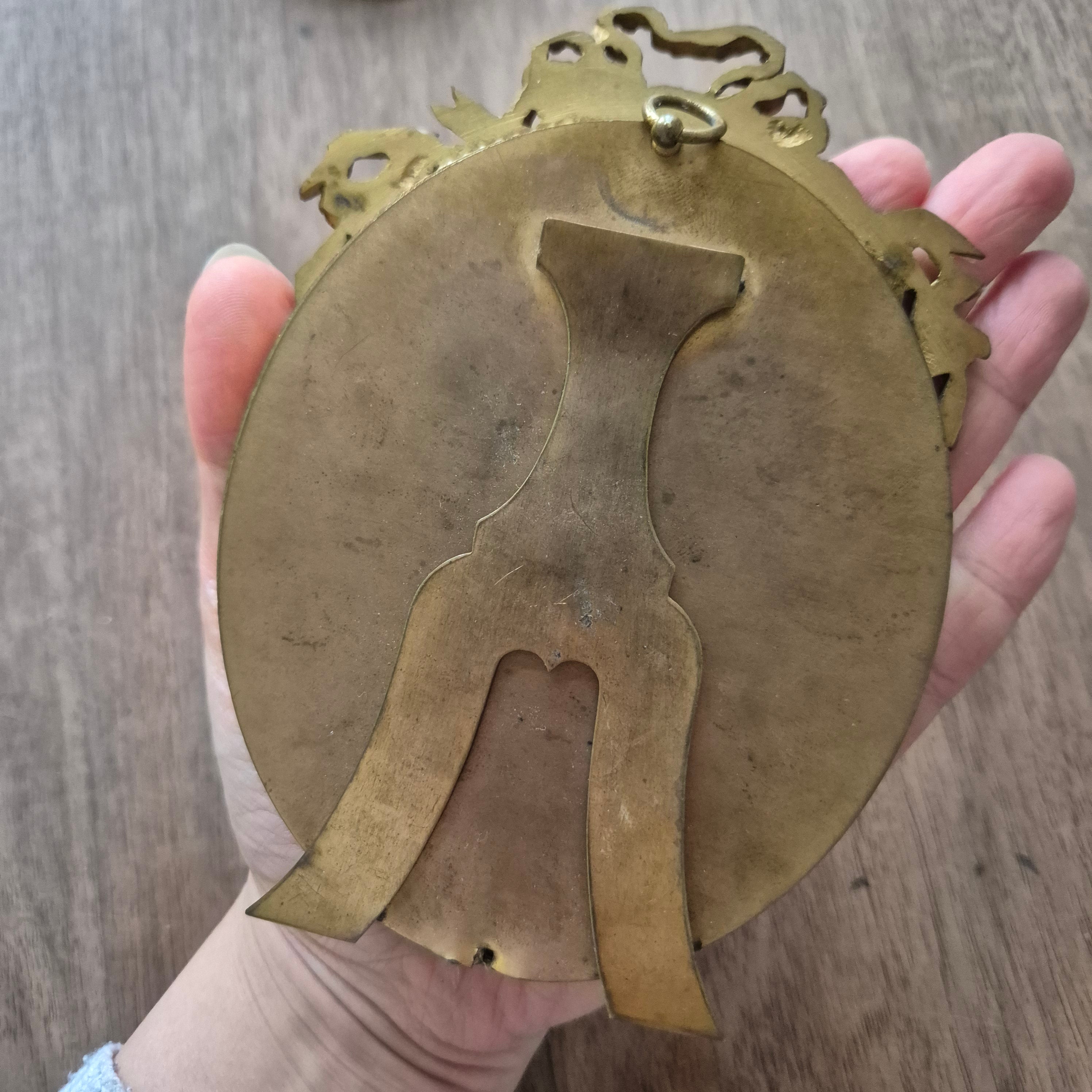 Antike viktorianische Miniaturmalerei / Lupenmalerei Porträt auf Porzellan / Leder in Messing gerahmt