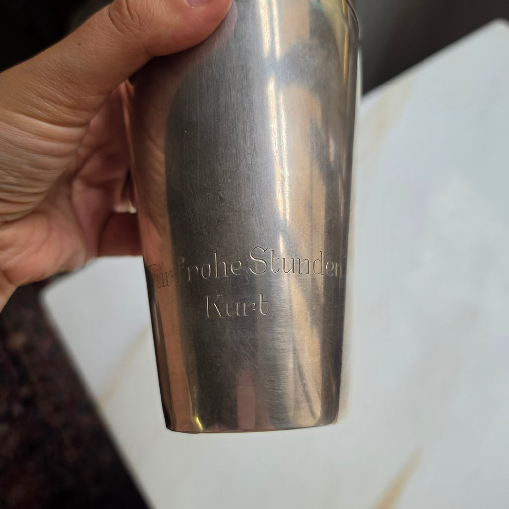 Antiker Vintage Cocktail-Shaker aus Alpaka mit Gravur „Für frohe Stunden Kurt“