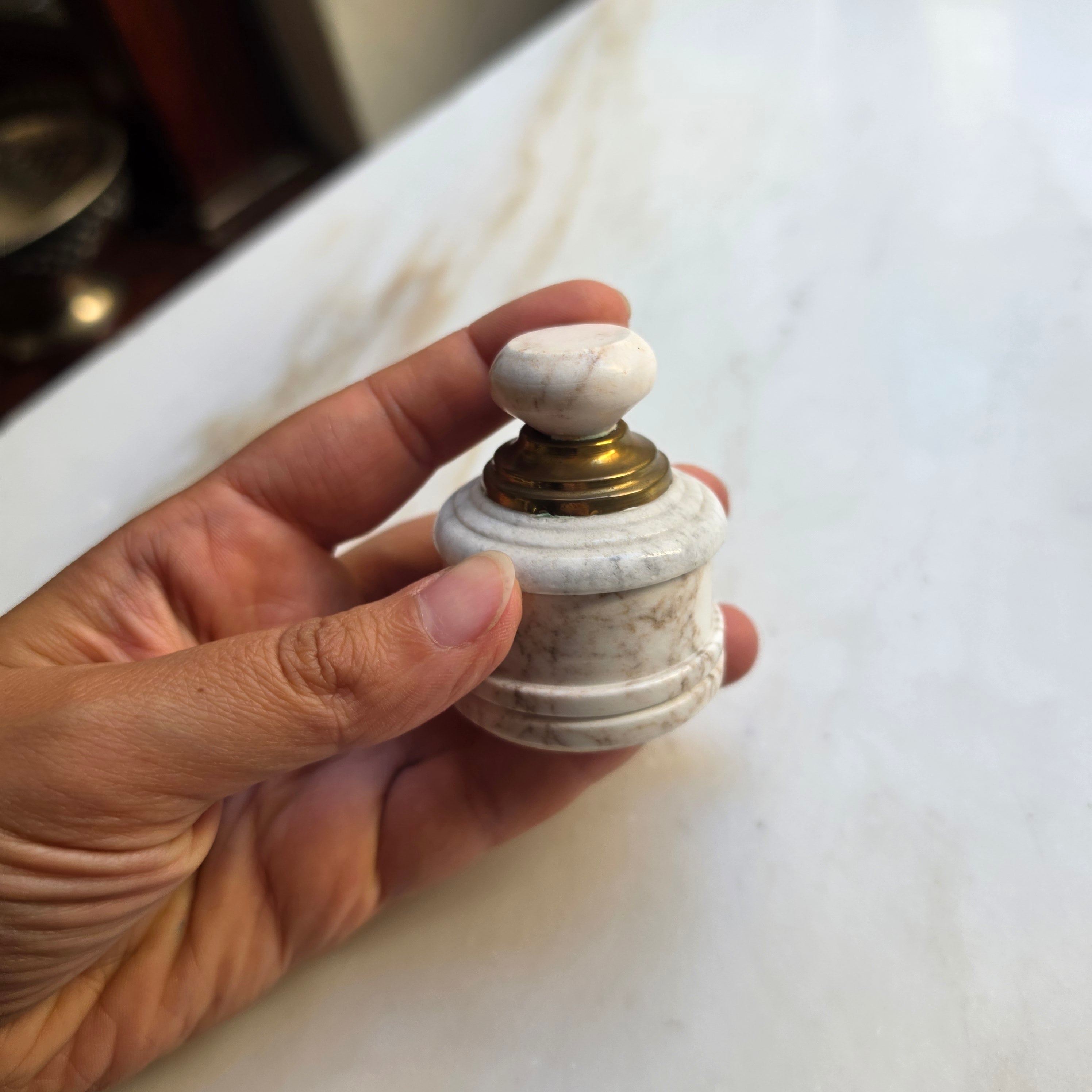 Vintage Marmordose mit Messingring & Deckel | Artesanía Raco Chile